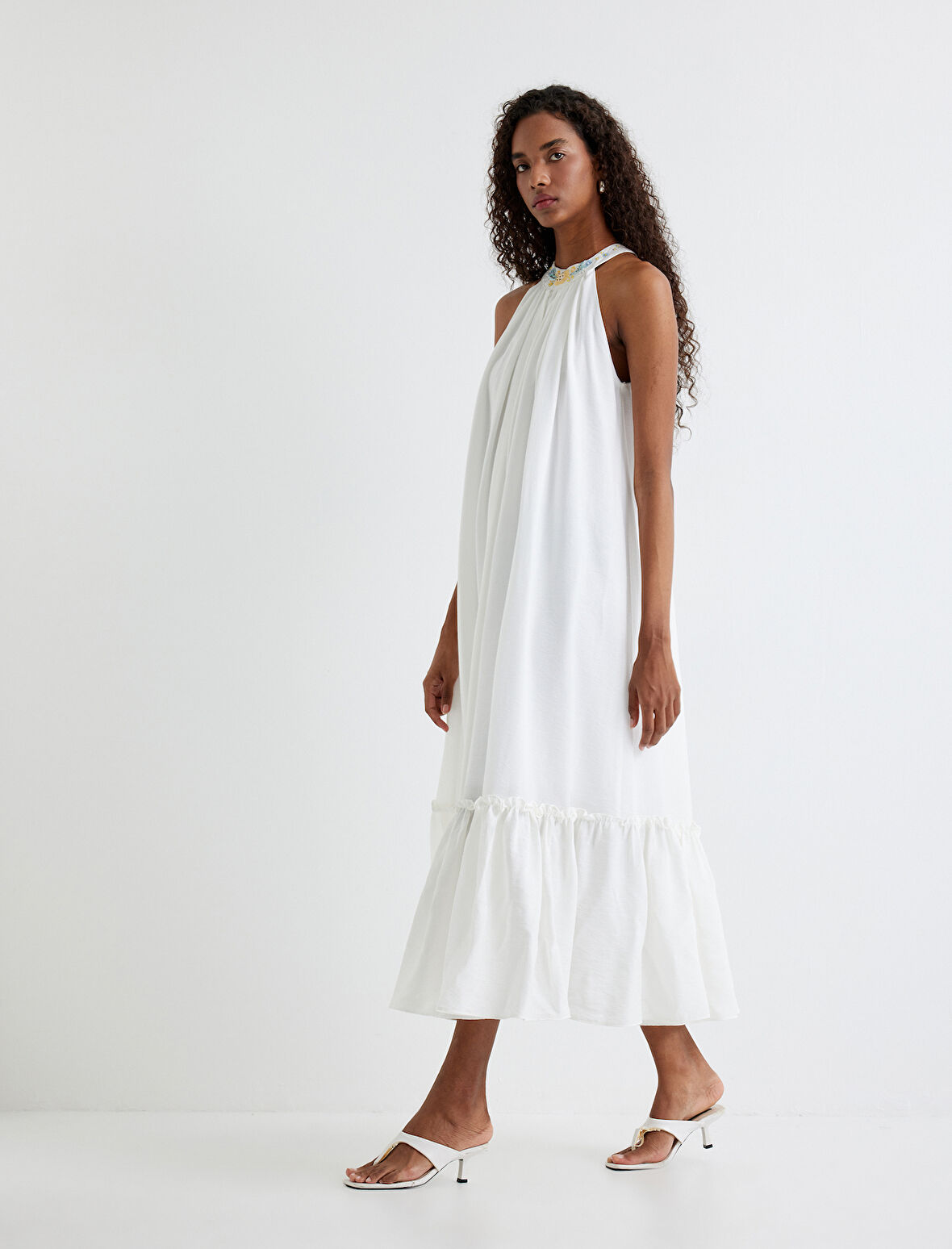 Halter Yaka Uzun Elbise Fırfırlı Boncuk İşleme Detaylı Astarlı