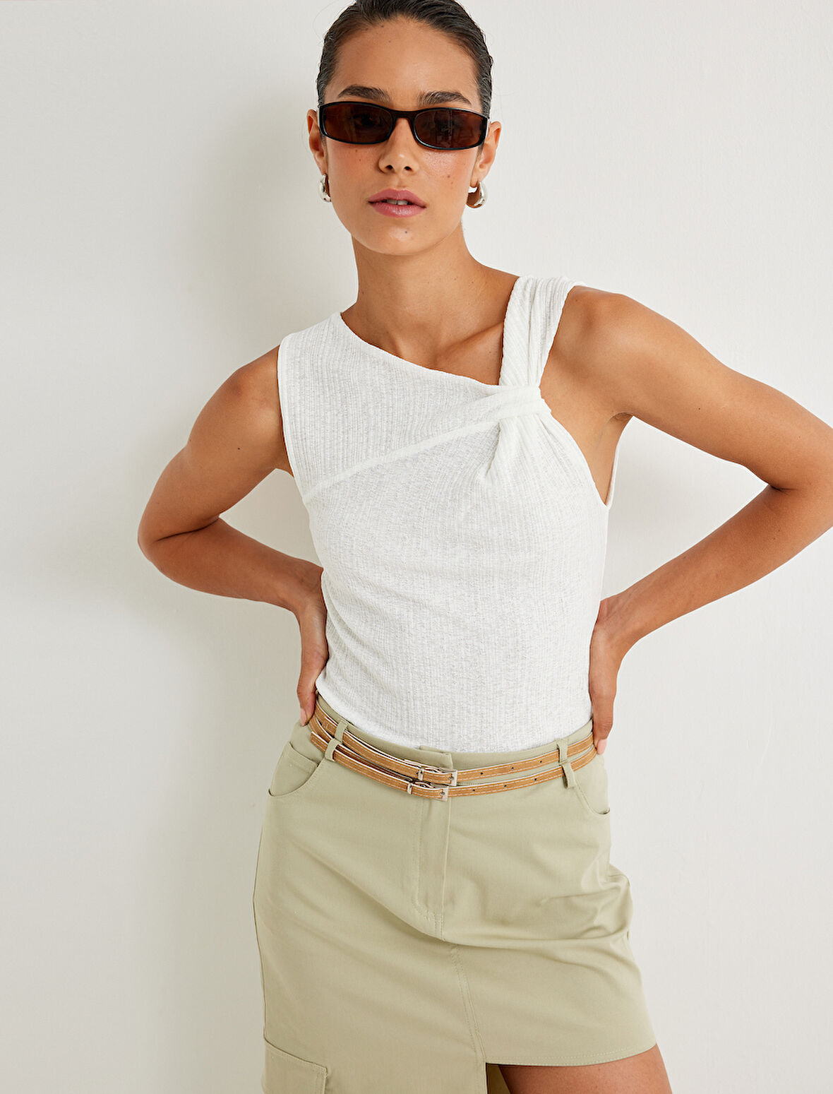 Asimetrik Yaka Üst Kolsuz Düğüm Detaylı Dokulu Slim Fit