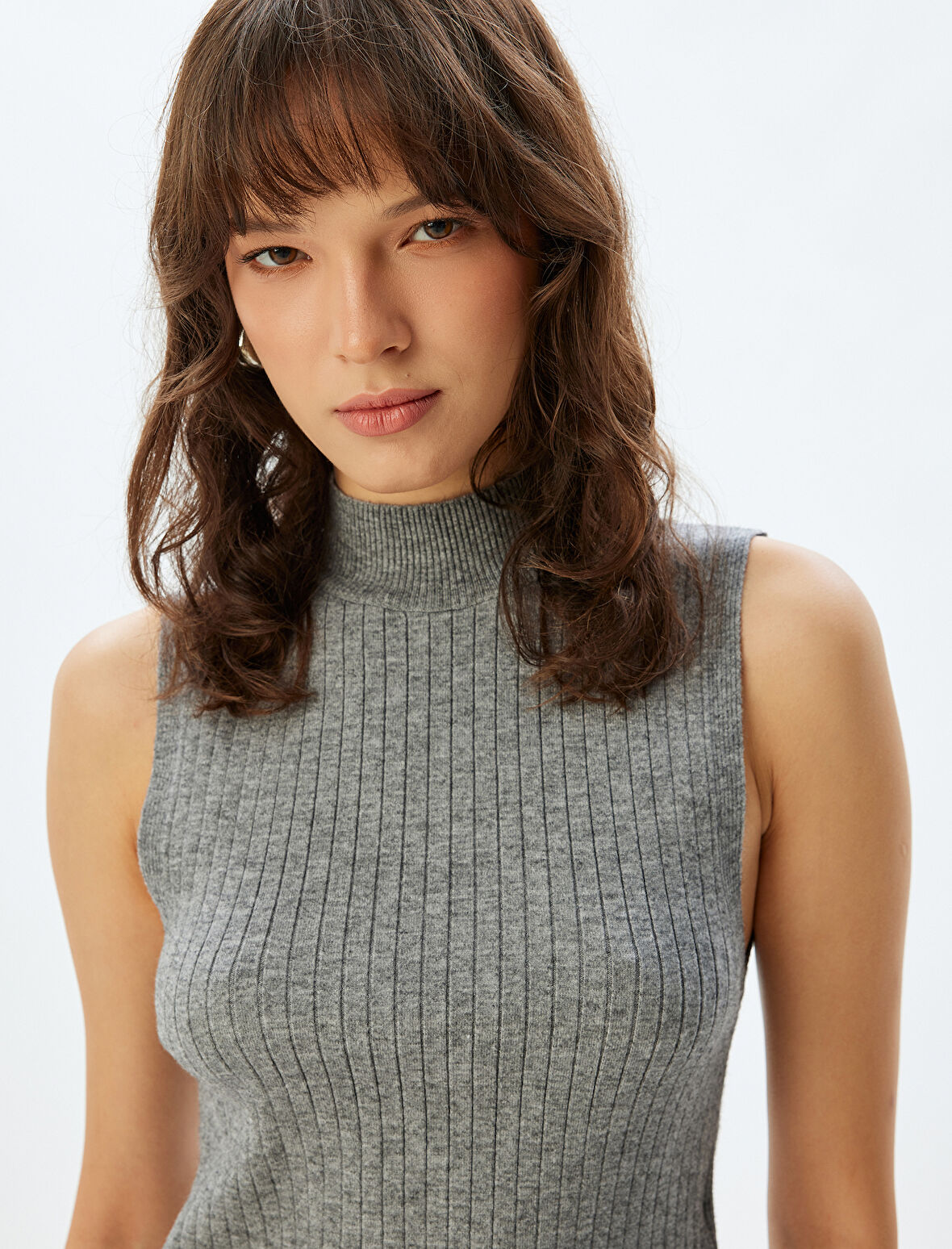 Kolsuz Dik Yaka Triko Kazak