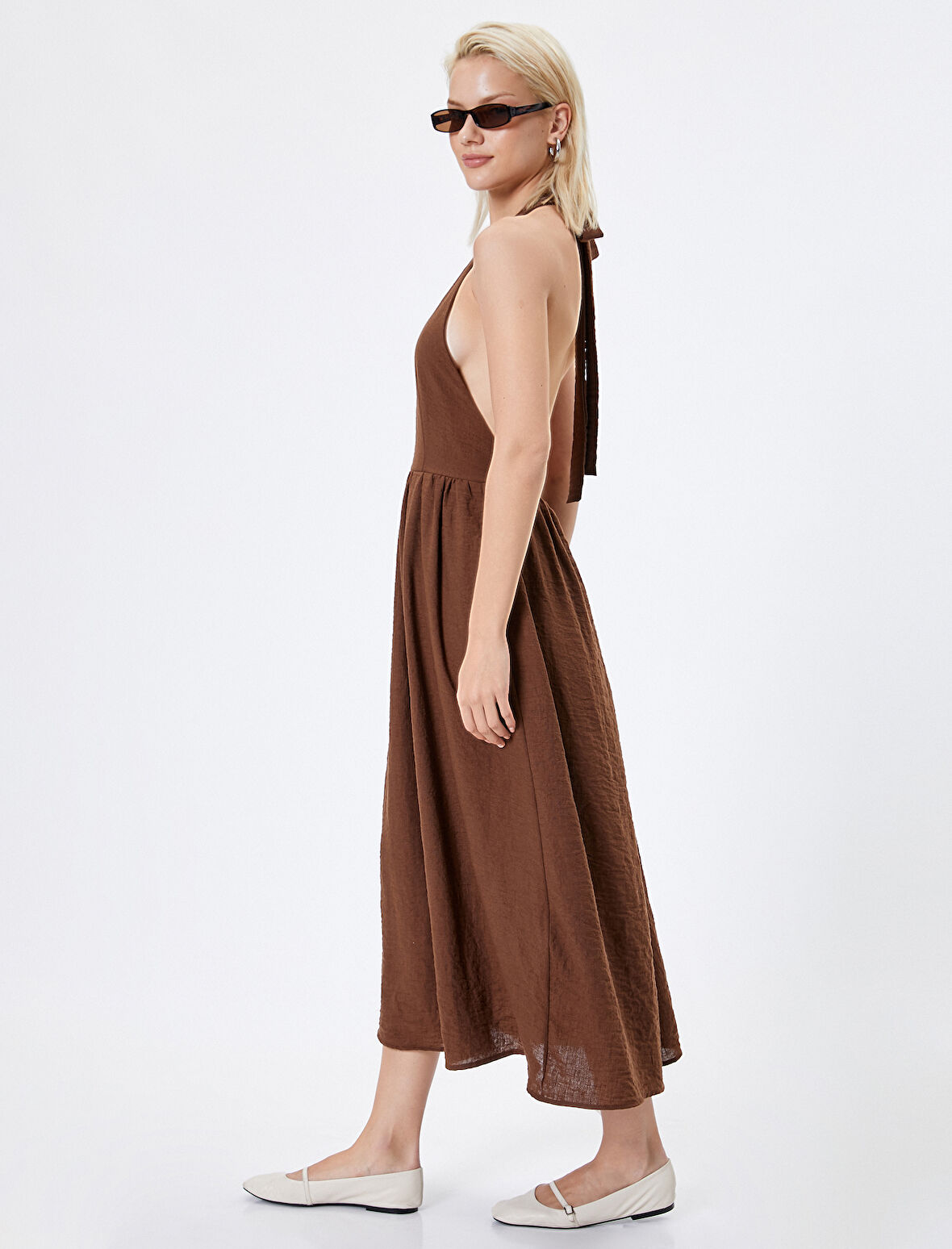 Halter Yaka Uzun Kloş Elbise Arkası Dekolte 