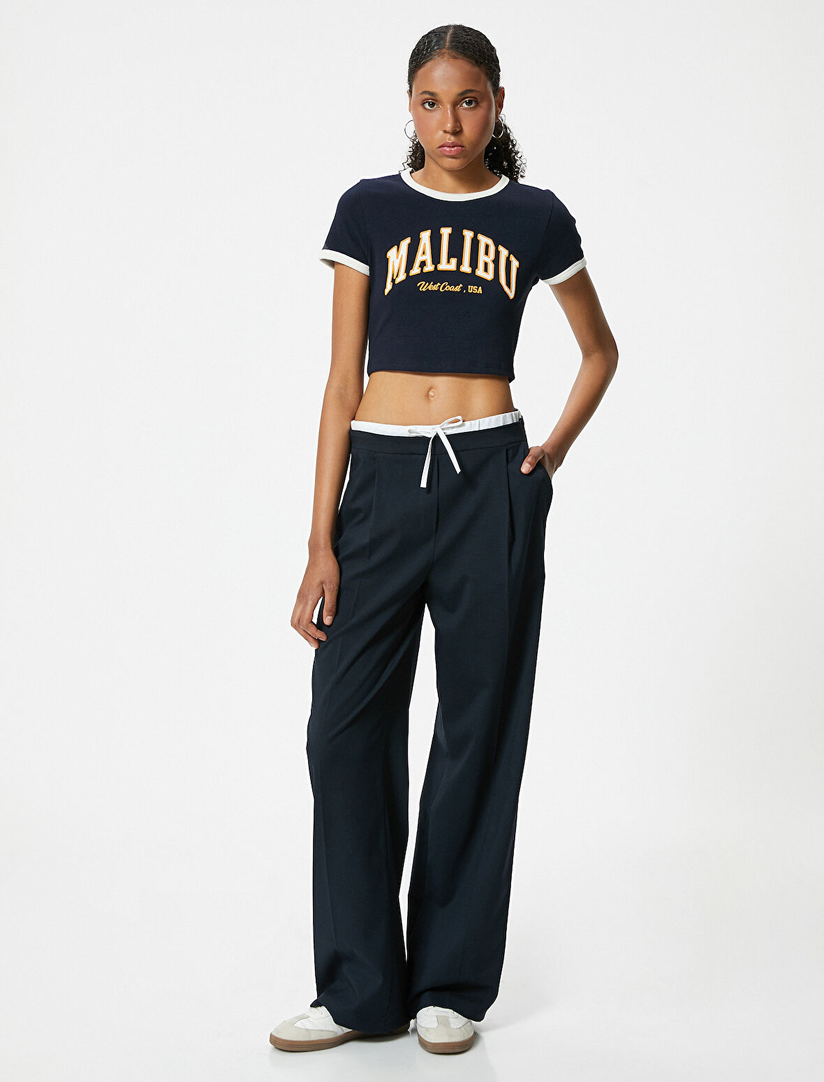 Crop Tişört Kolej Baskılı Kısa Kollu Bisiklet Yaka Pamuklu Slim Fit