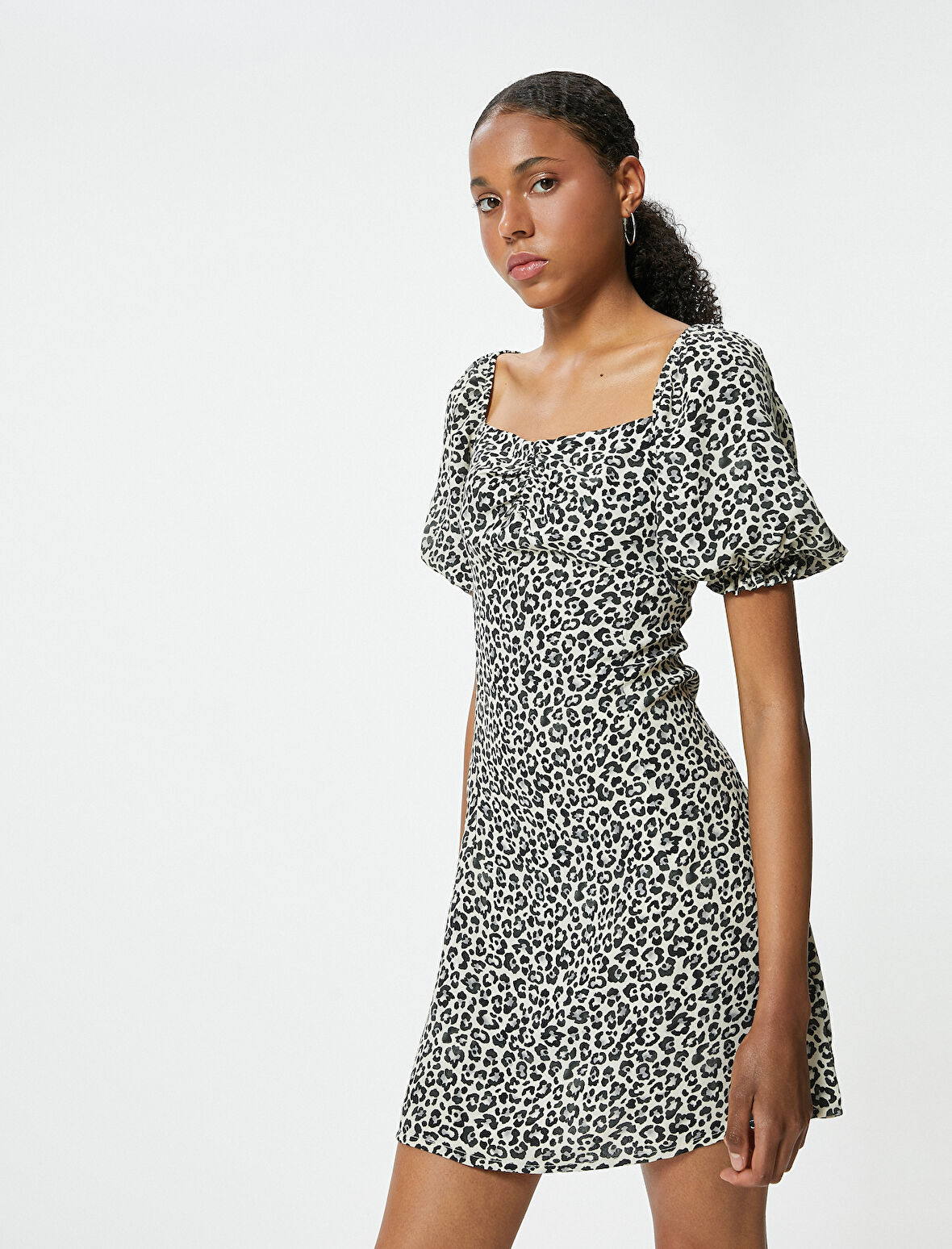Leopar Desenli Mini Elbise Balon Kol Kare Yaka A Kesim Slim Fit
