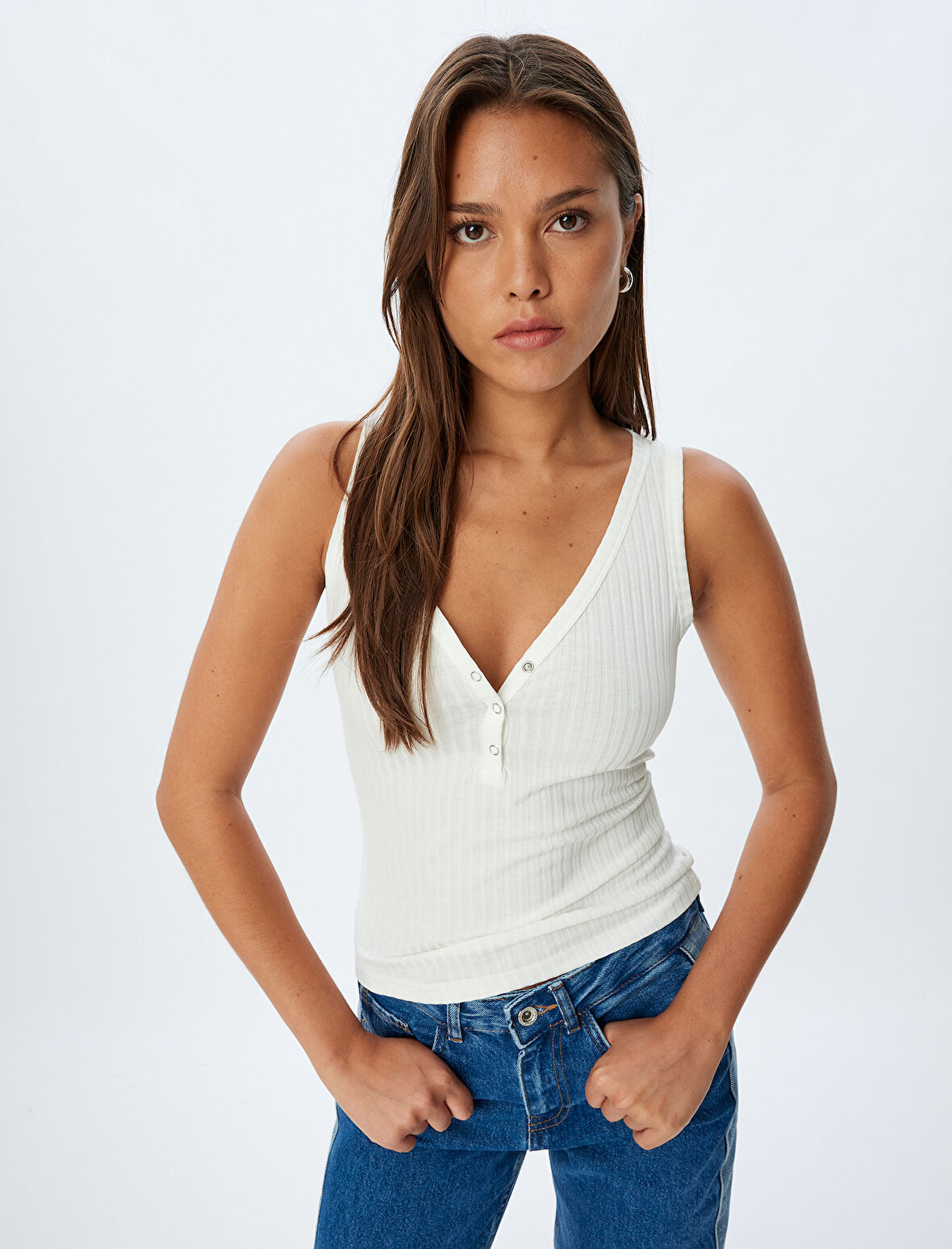 V Yaka Dokulu Çıt Çıt Düğmeli Slim Fit Atlet