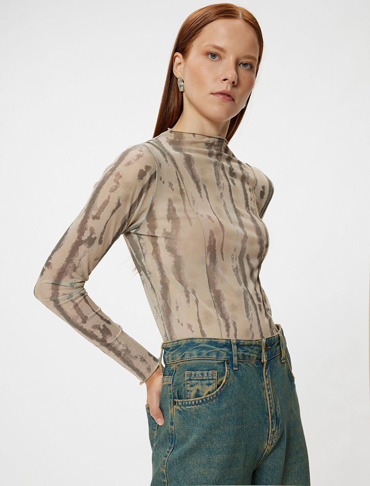 Batik Desenli Tişört Hafif Dik Yaka Uzun Kollu