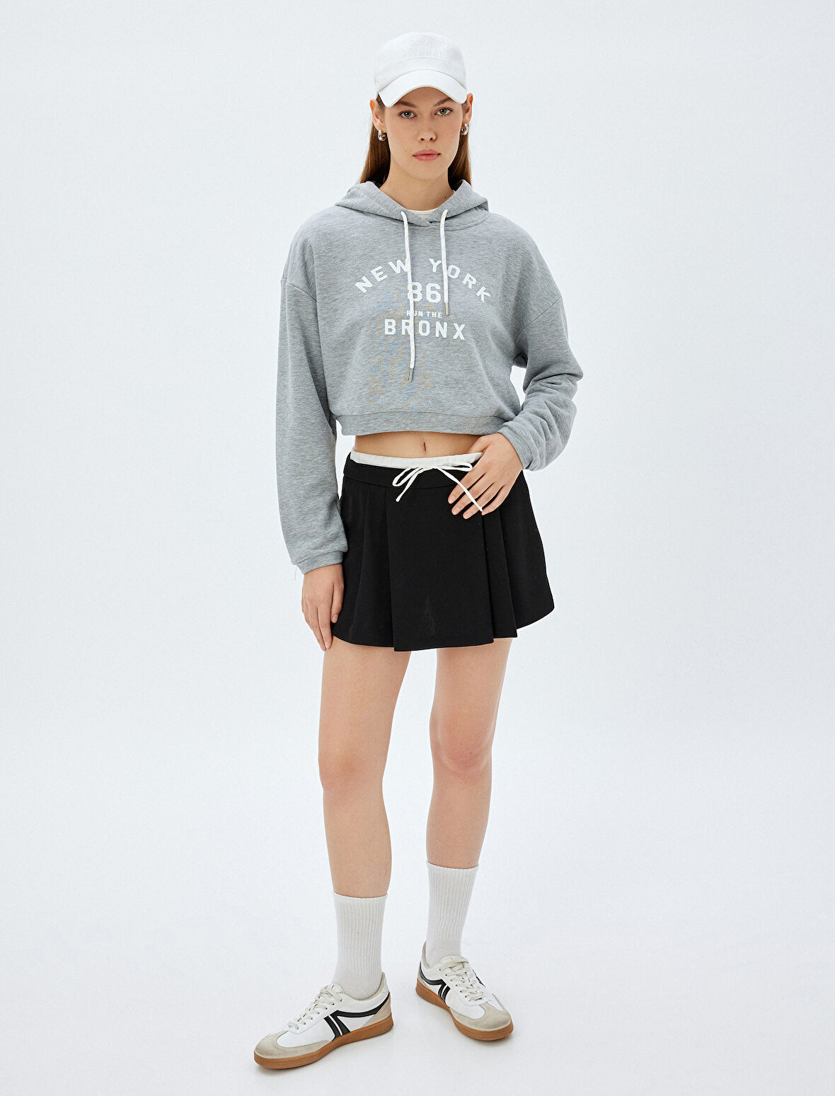 Crop Kapşonlu Sweatshirt Kolej Temalı Baskılı Üç İplik Rahat Kalıp