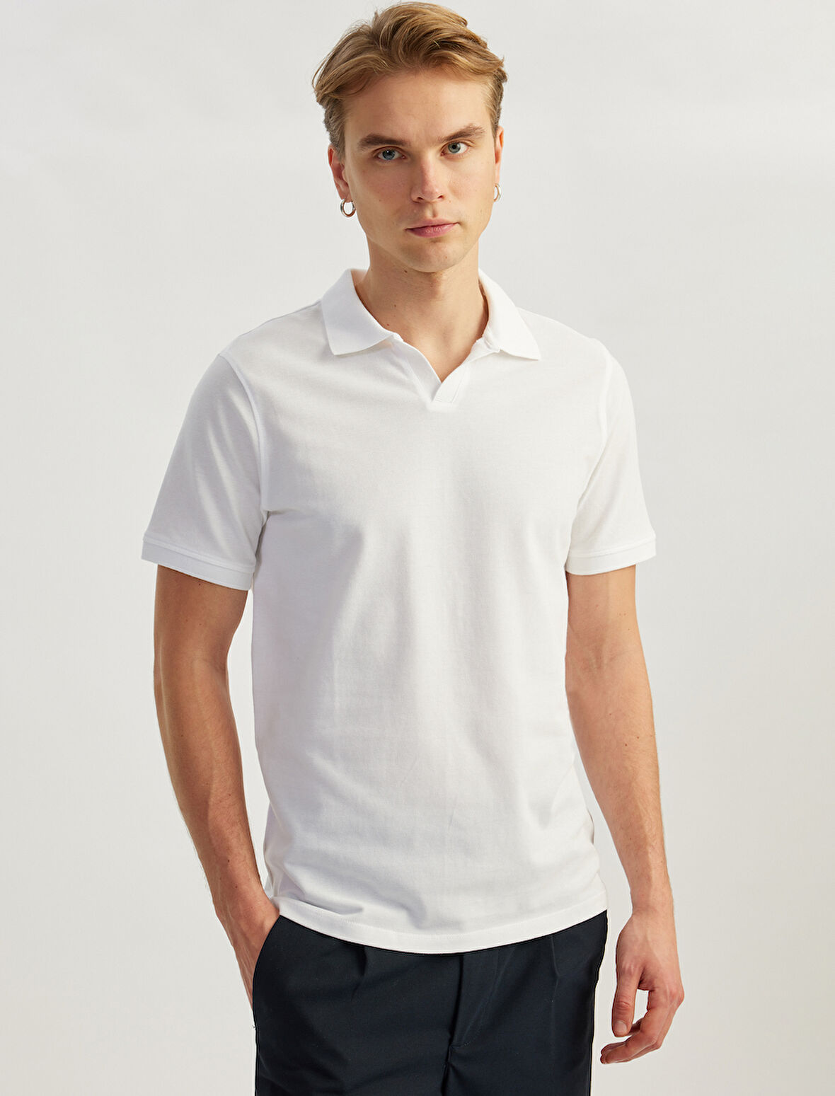 Pamuklu Pike Kumaş Kısa Kollu Regular Fit V Yaka Polo Tişört