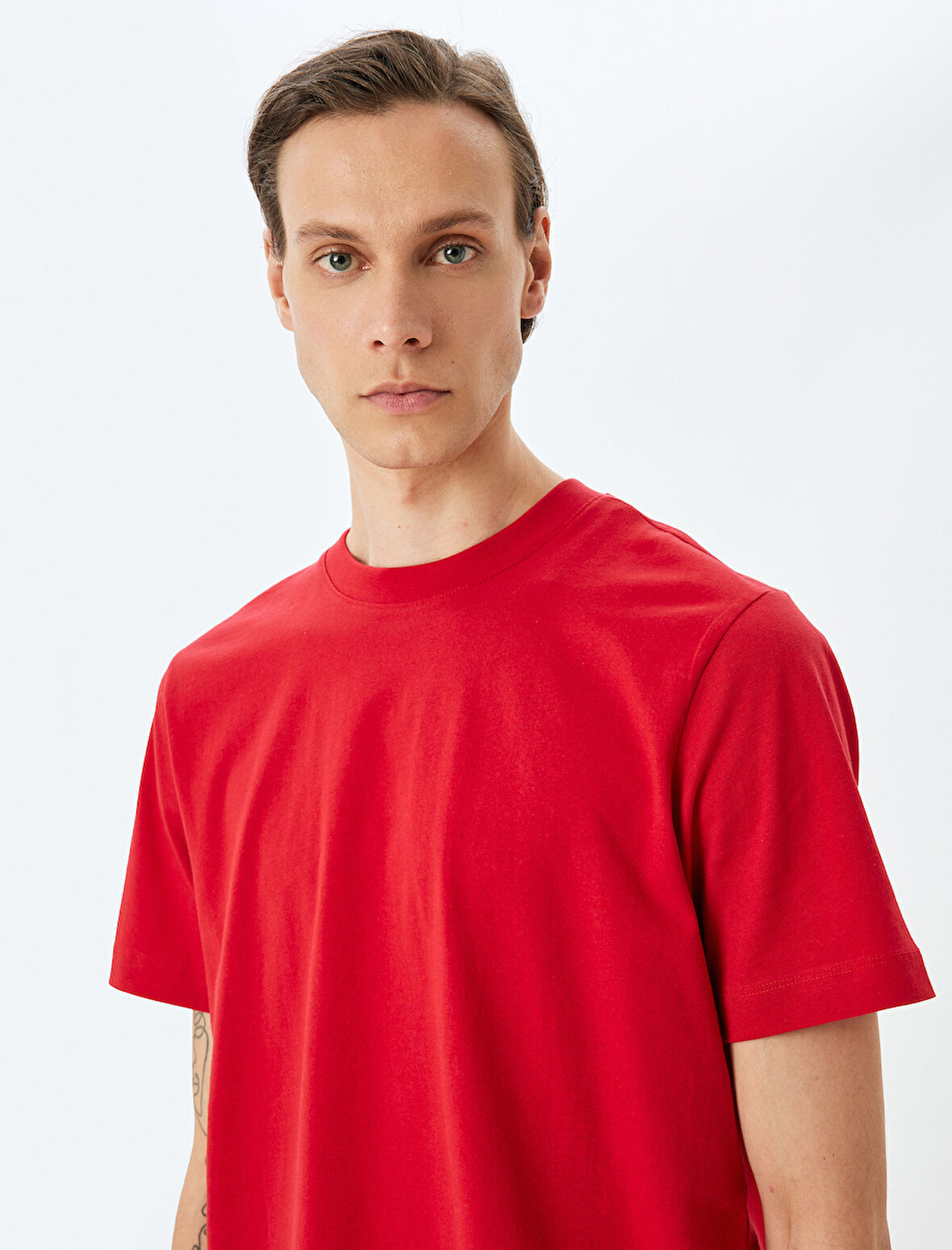 Pamuklu Bisiklet Yaka Regular Fit Kısa Kollu Basic Tişört