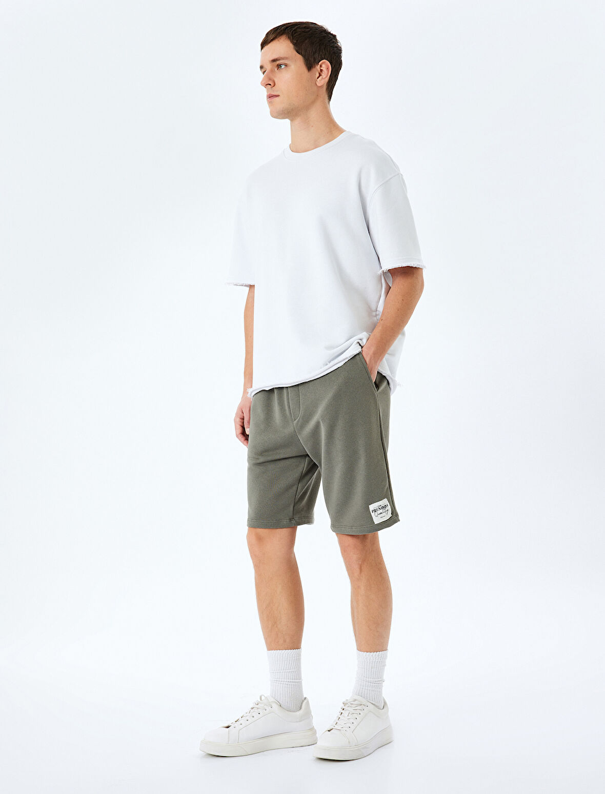 Cepli Etiket Detaylı Pamuk Karışımlı Beli Bağcıklı Şort