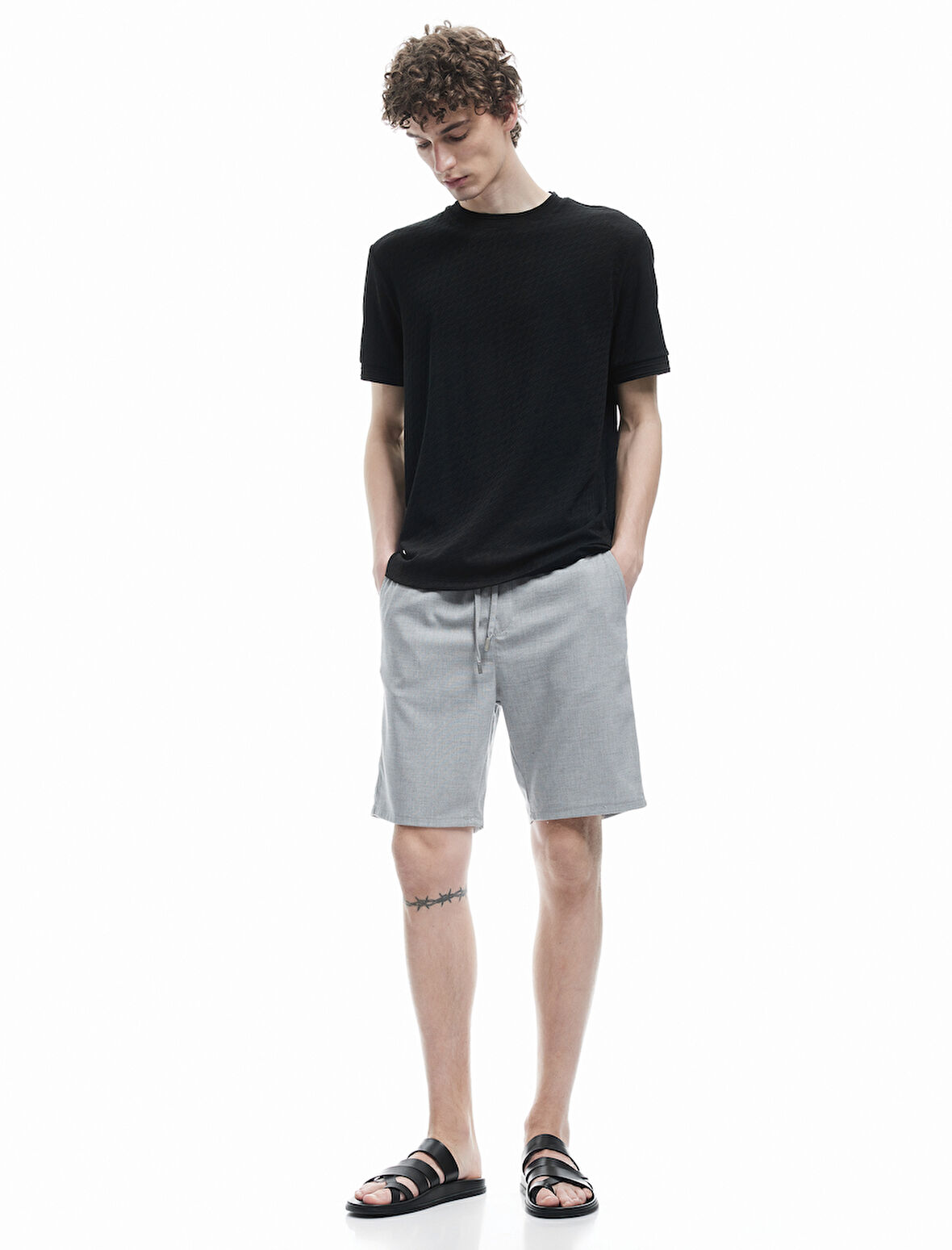 Viskon Karışımlı Cep Detaylı Bermuda Slim Fit Beli Bağcıklı Şort