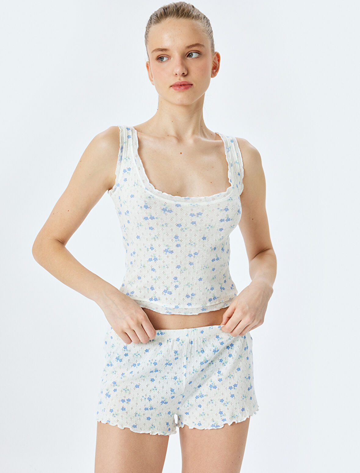 Çiçek Desenli Pamuklu Kadın Şortlu Pijama Takımı