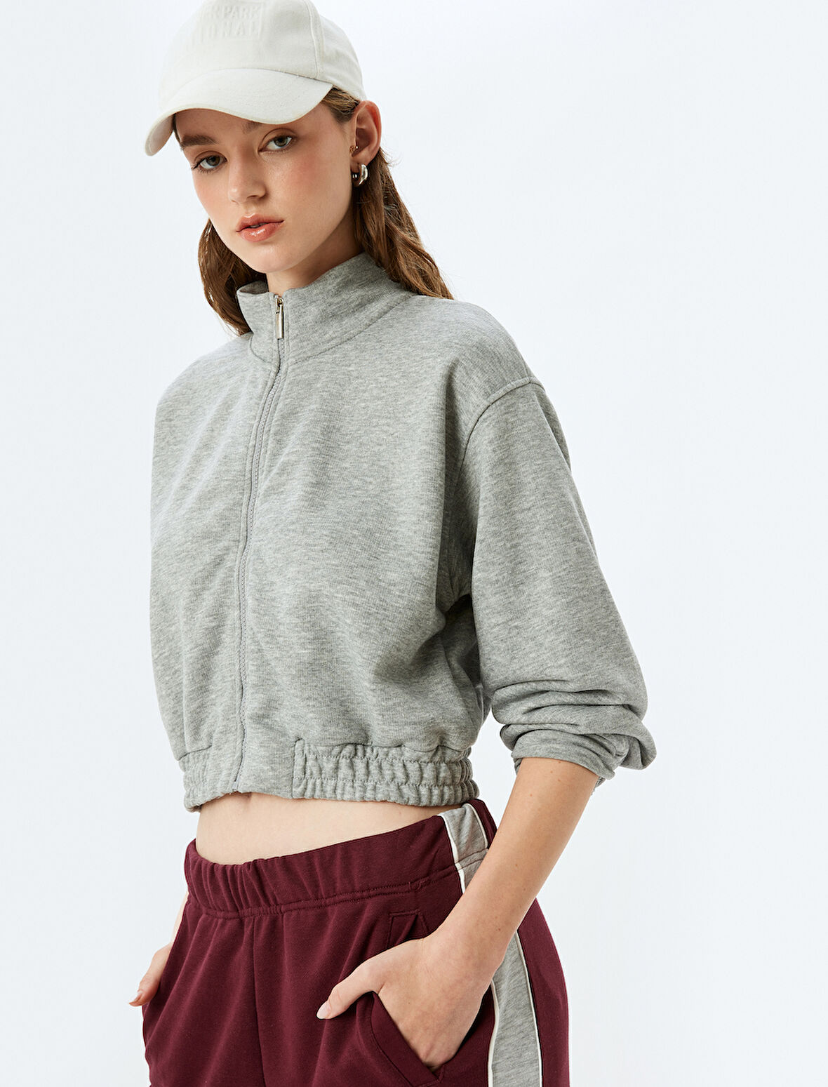 Rahat Kalıp Dik Yaka Crop Fermuarlı Sweatshirt 