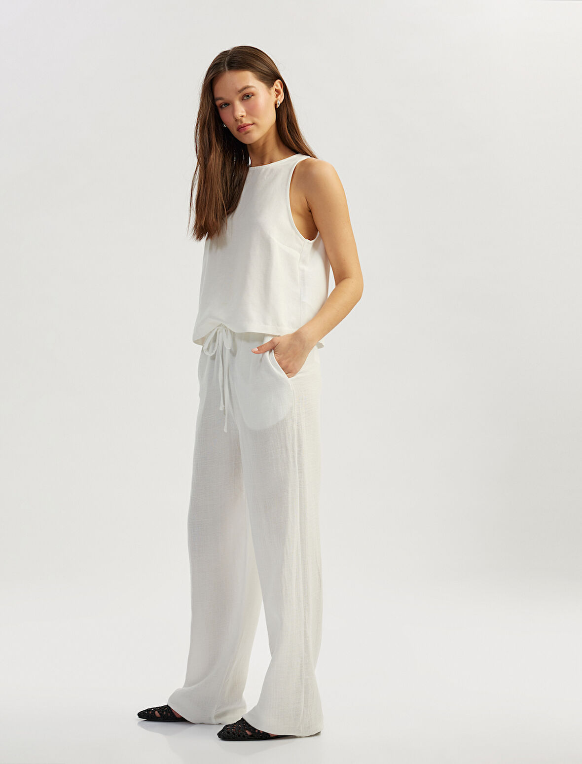 Beli Bağcıklı Cepli Rahat Kesim Pantolon