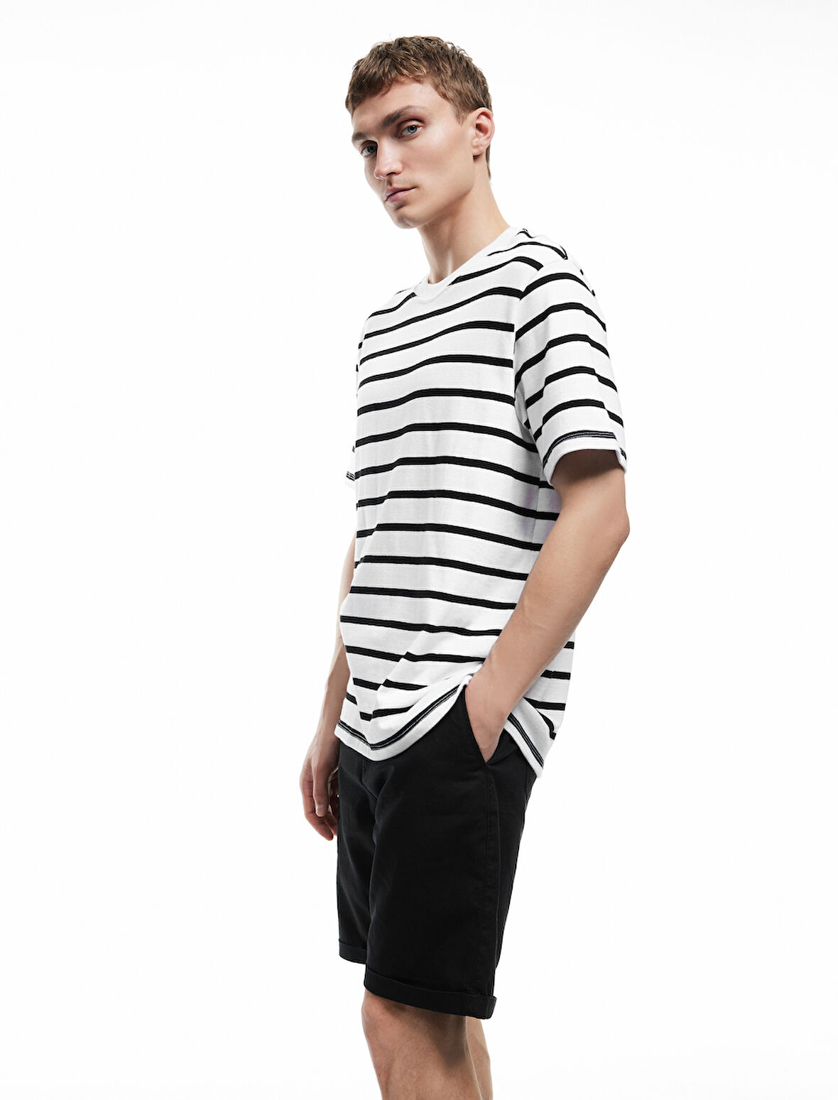 Keten Pamuk Karışımlı Katlamalı Paça Cep Detaylı Beli Bağcıklı Düğmeli Şort