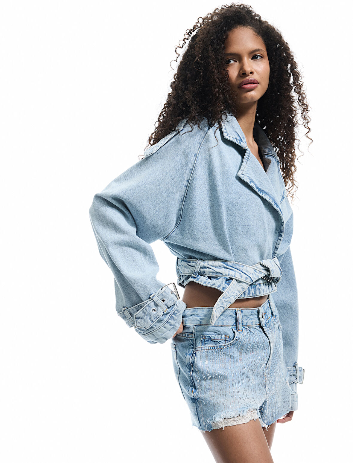 Yüksek Bel Rahat Kesim Pamuklu Yırtık Mini Denim Şort