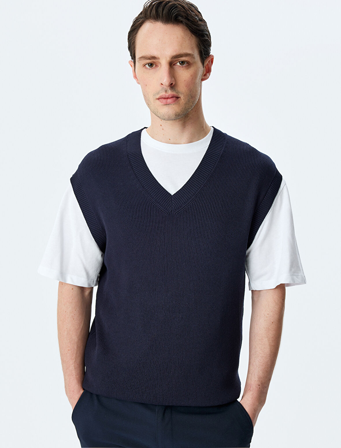 V Yaka Regular Fit Viskon Karışımlı Triko Süveter