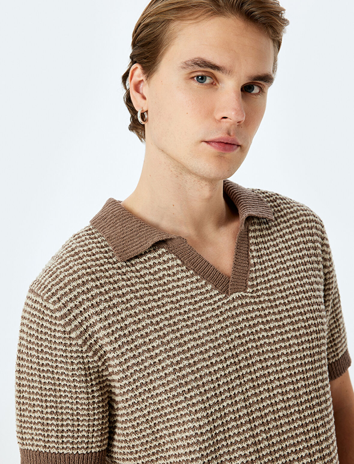 Pamuk Karışımlı Polo V Yaka Çizgili Kısa Kollu Triko Tişört