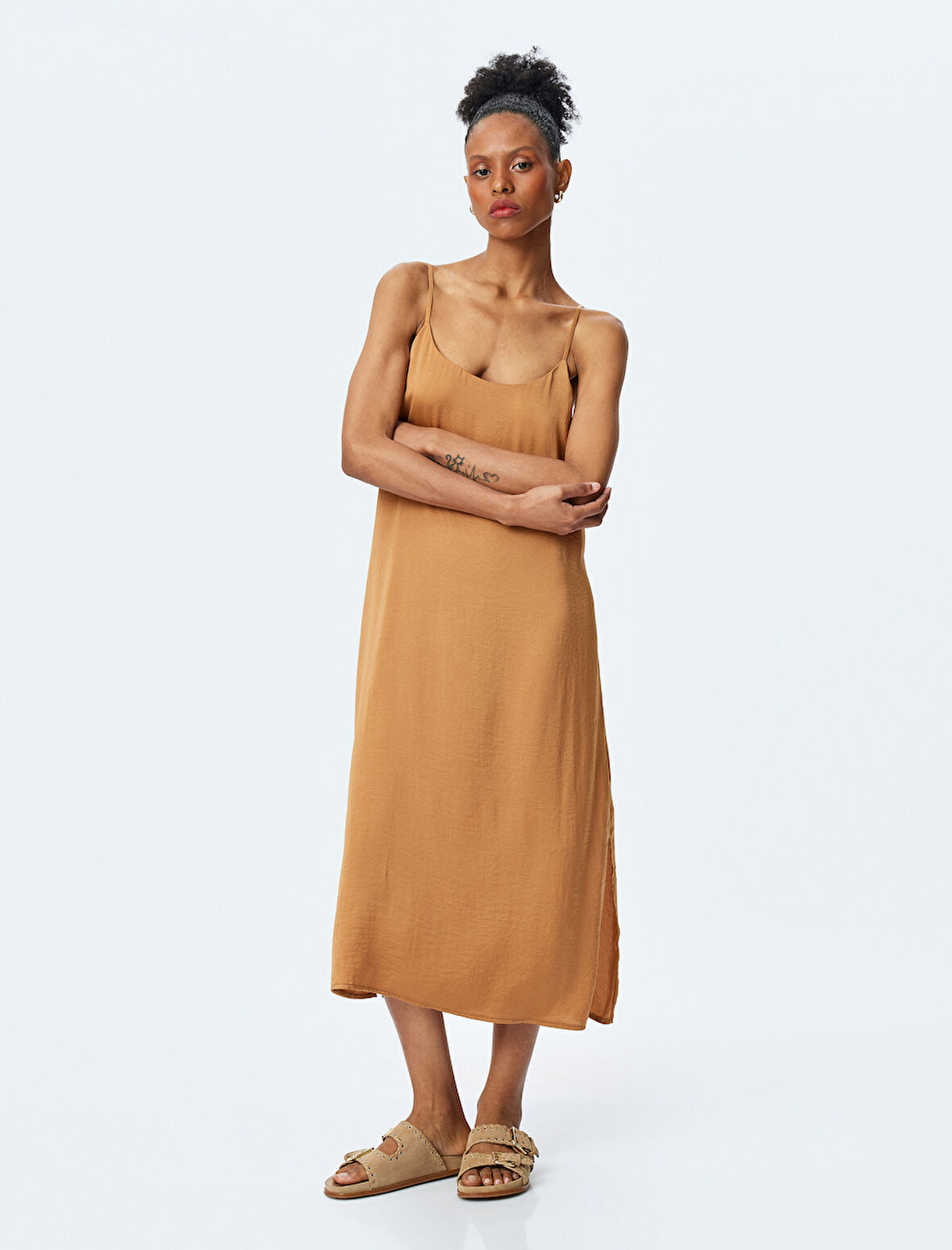 Düz Kesim İnce Askılı Uzun Elbise