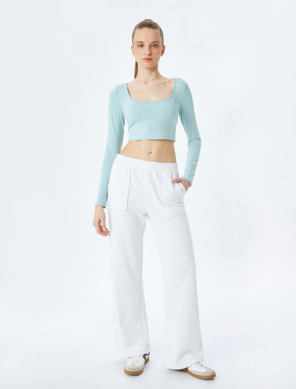 Sırt Detaylı Uzun Kollu Crop U Yaka Spor Tişört