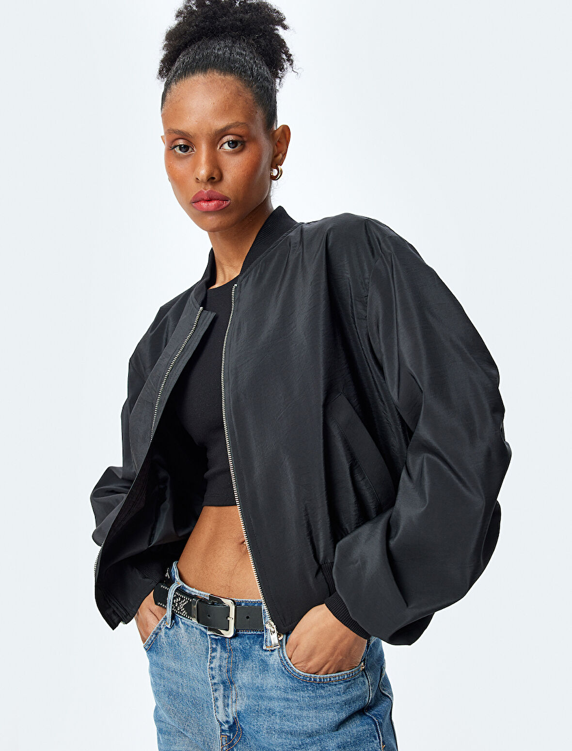 Arkası Drape Detaylı Kolej Yaka Parlak Crop Bomber Ceket