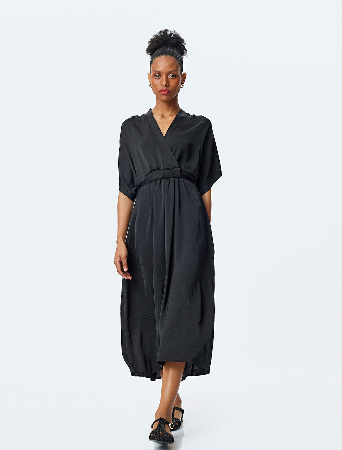 Dökümlü Kısa Kollu Midi Boy Kruvaze Saten Elbise