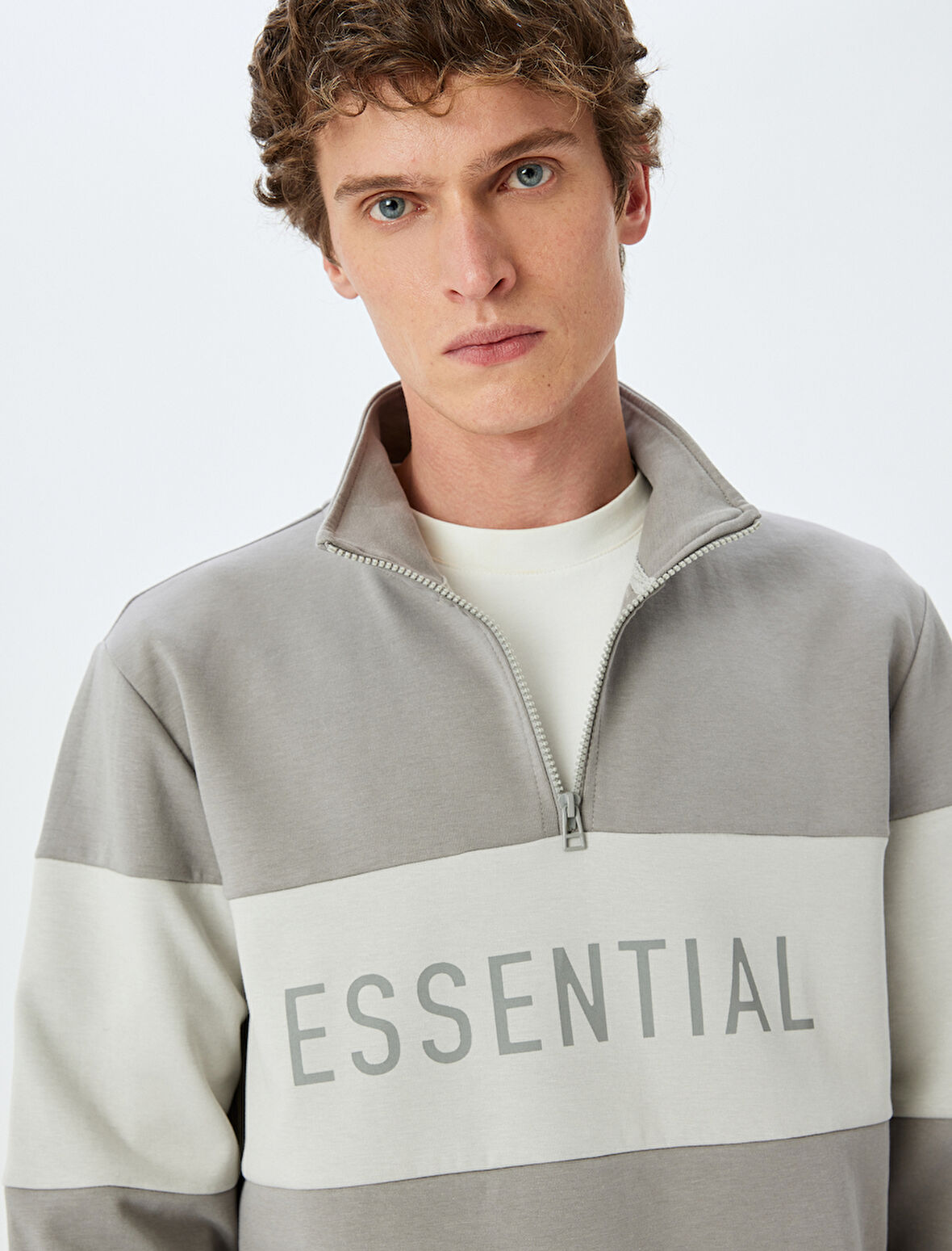 Renk Bloklu Yarım Fermuarlı Pamuklu Slogan Baskılı Sweatshirt