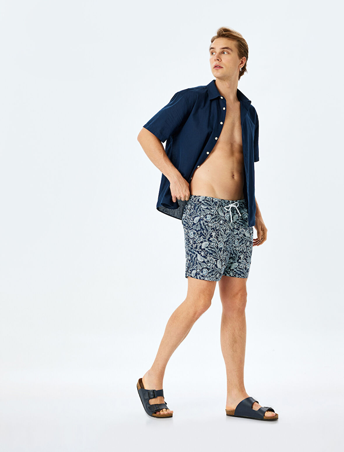 Baskılı Oversize Beli Bağcıklı Deniz Şortu