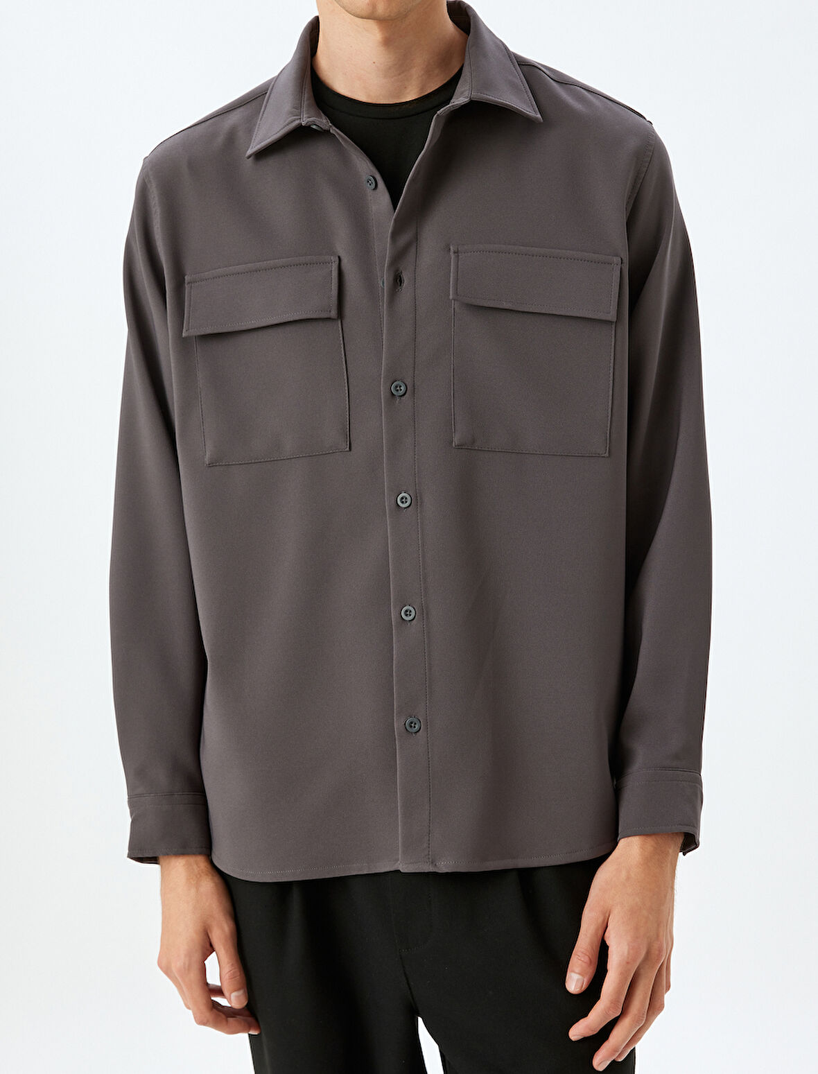 Kapaklı Cep Detaylı Regular Fit Düğmeli Uzun Kollu Gömlek