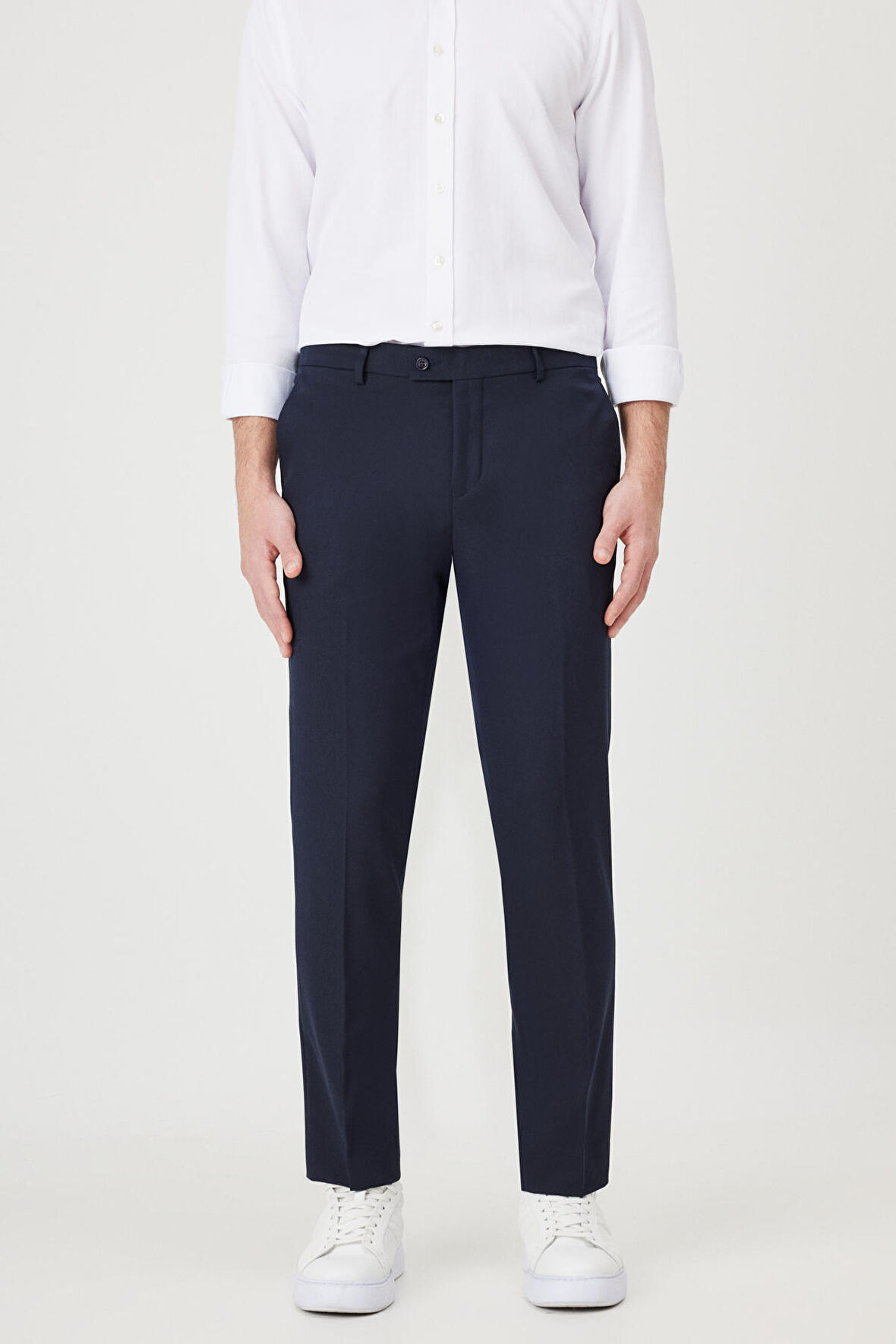 Regular Fit Geniş Kesim Yan Cep Klasik Pantolon