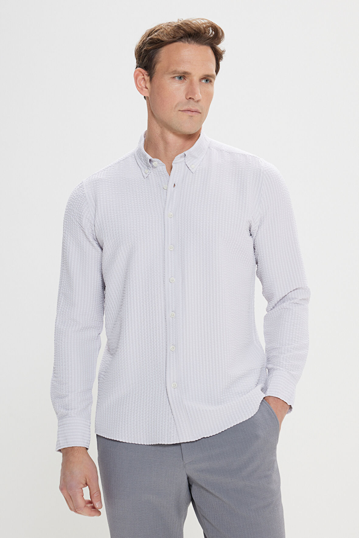 Slim Fit Dar Kesim Keten Görünümlü Gofre Desenli Düğmeli Yaka Gömlek