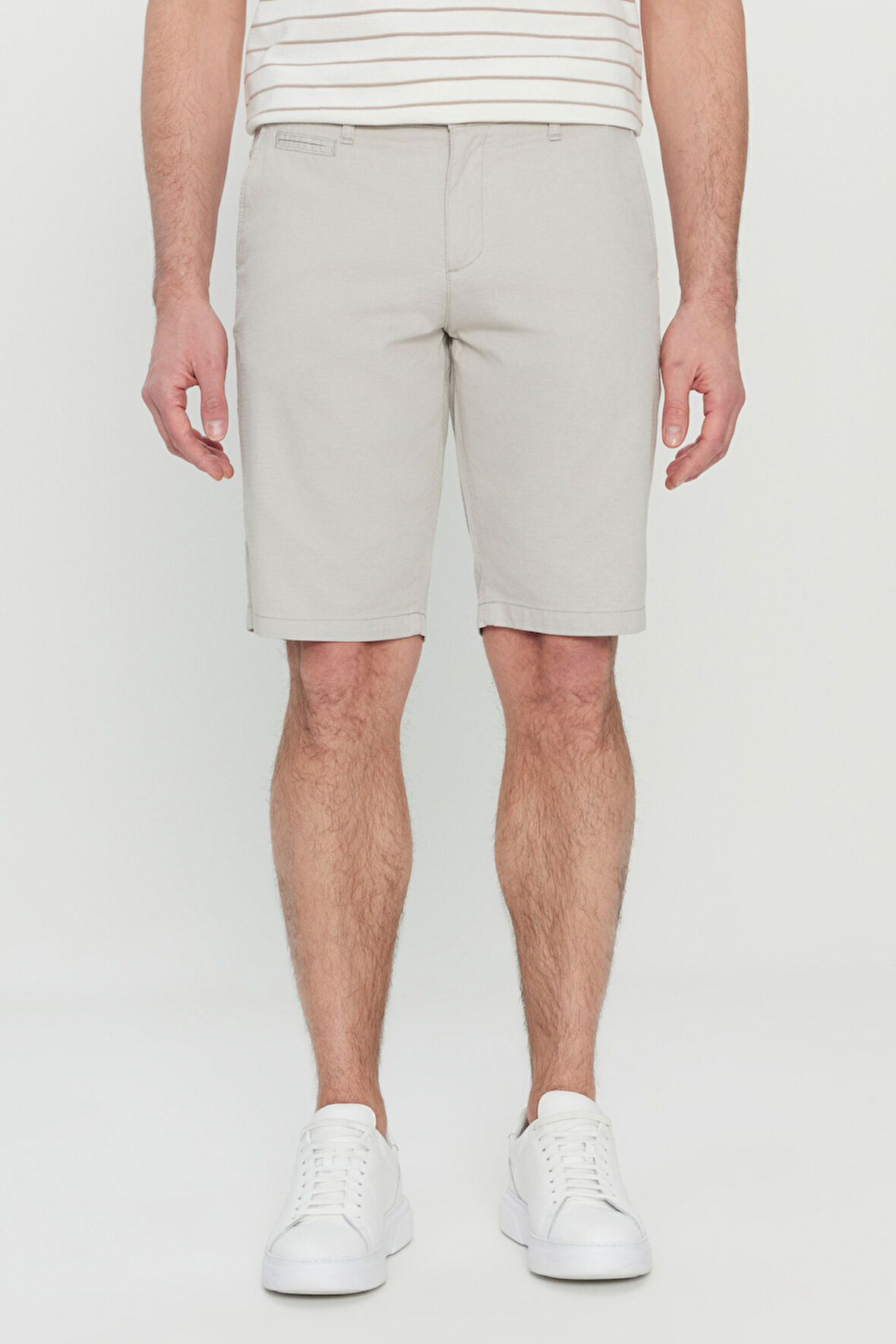 Slim Fit Dar Kesim Yan Cepli Gofre Desenli Şort