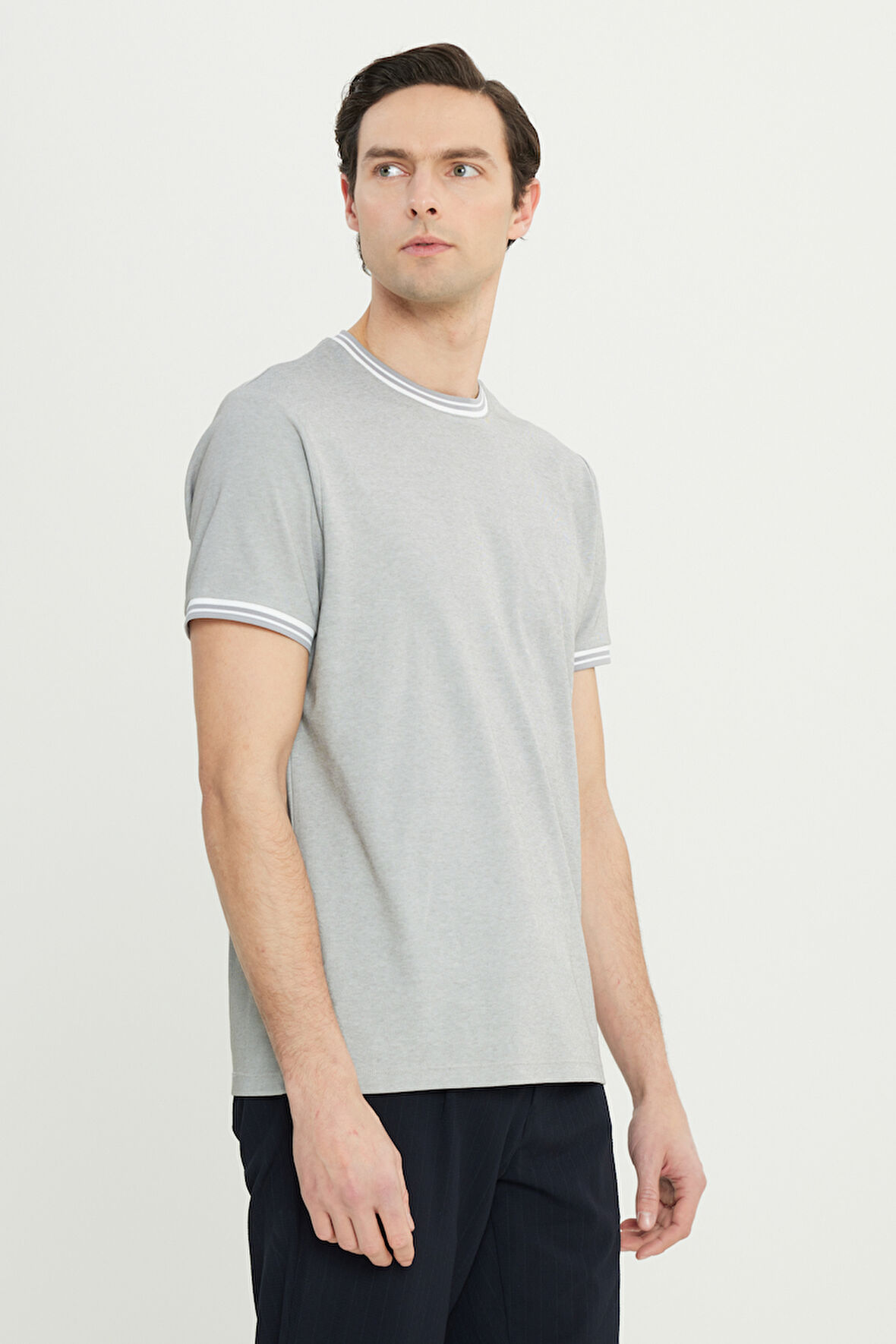Pamuklu Slim Fit Dar Kesim Bisiklet Yaka Tişört