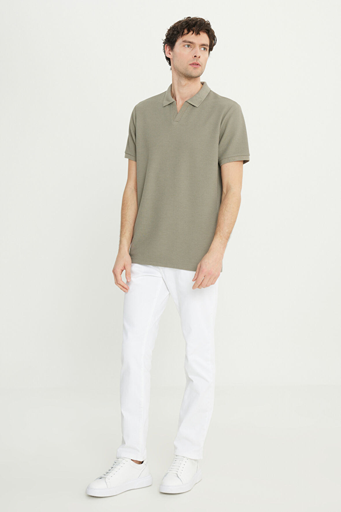 Slim Fit Dar Kesim Polo Yaka Jakarlı Esnek Tişört