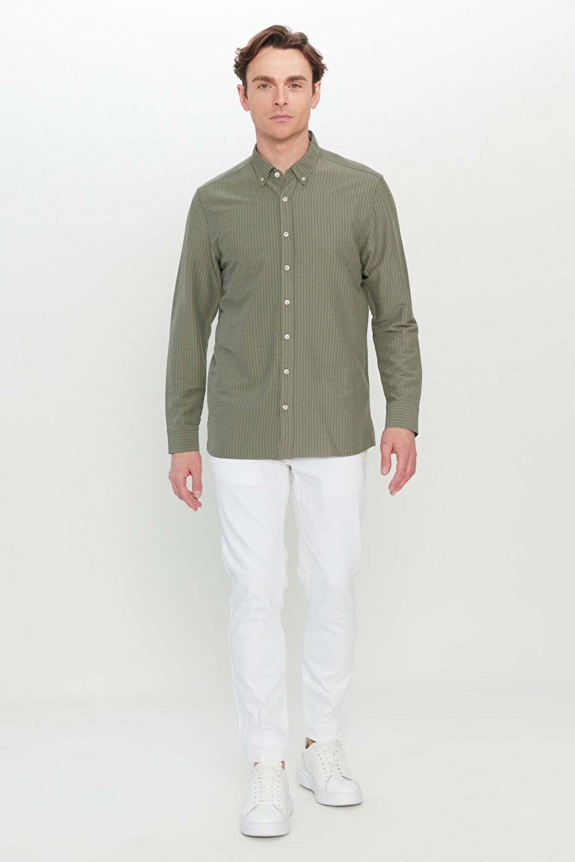 Slim Fit Dar Kesim Düğmeli Yaka Armürlü Gofre Desenli Gömlek