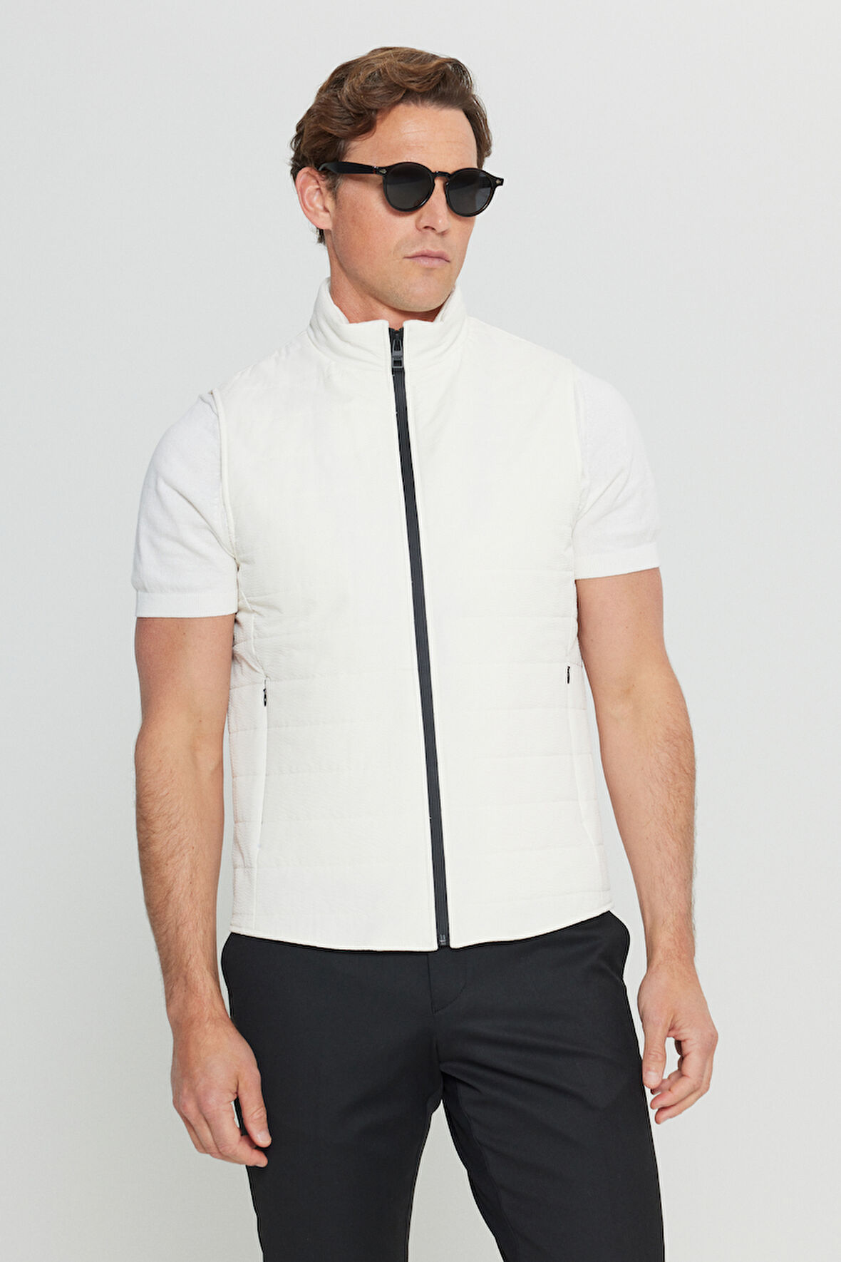 İnce Dolgulu Standart Fit Normal Kesim Dik Yaka Cepli Travel Yelek