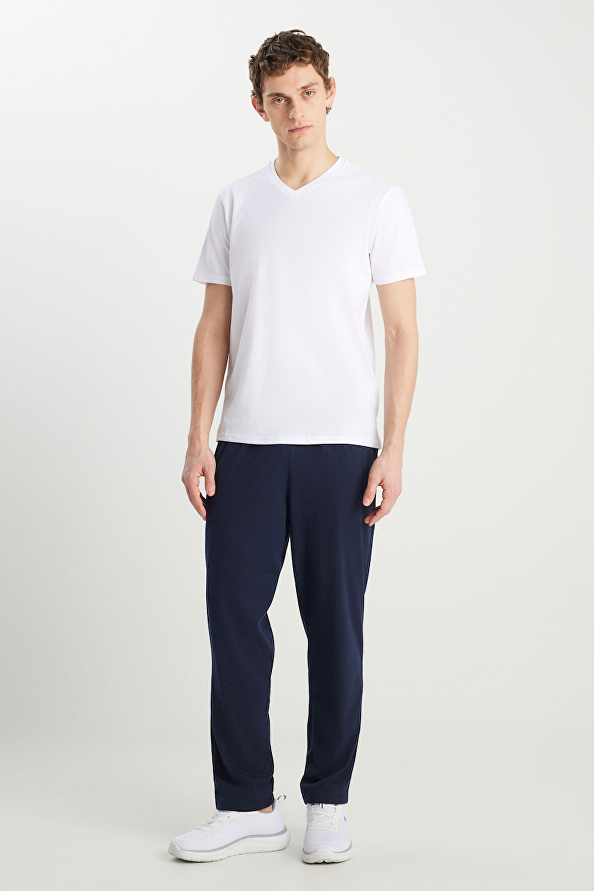 Pamuklu Rahat V Yaka Beli Lastikli Cepli Pijama Takımı