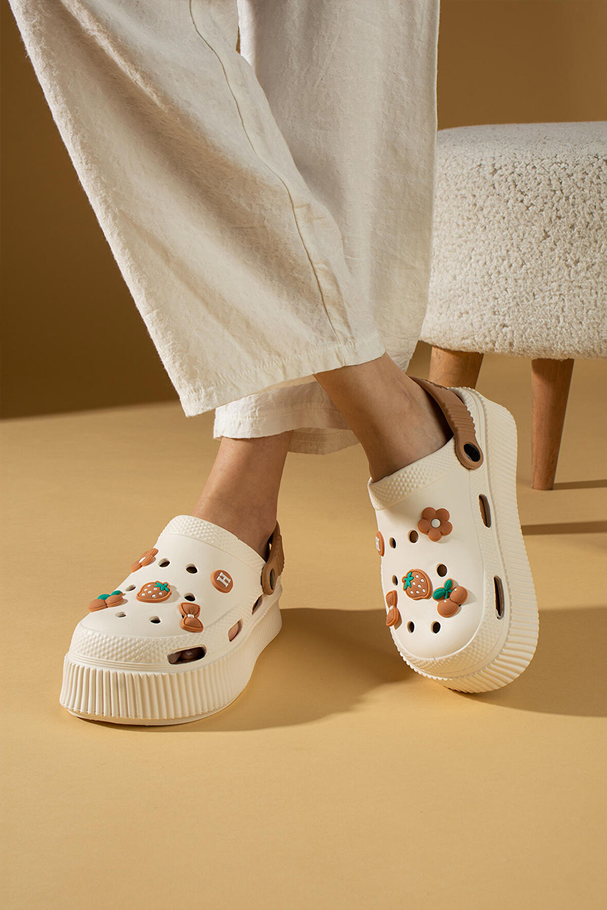 Pembe Potin Yüksek Taban Jibbitzli Eva Comfort Kadın Sandalet DNZ224-24BejVizon