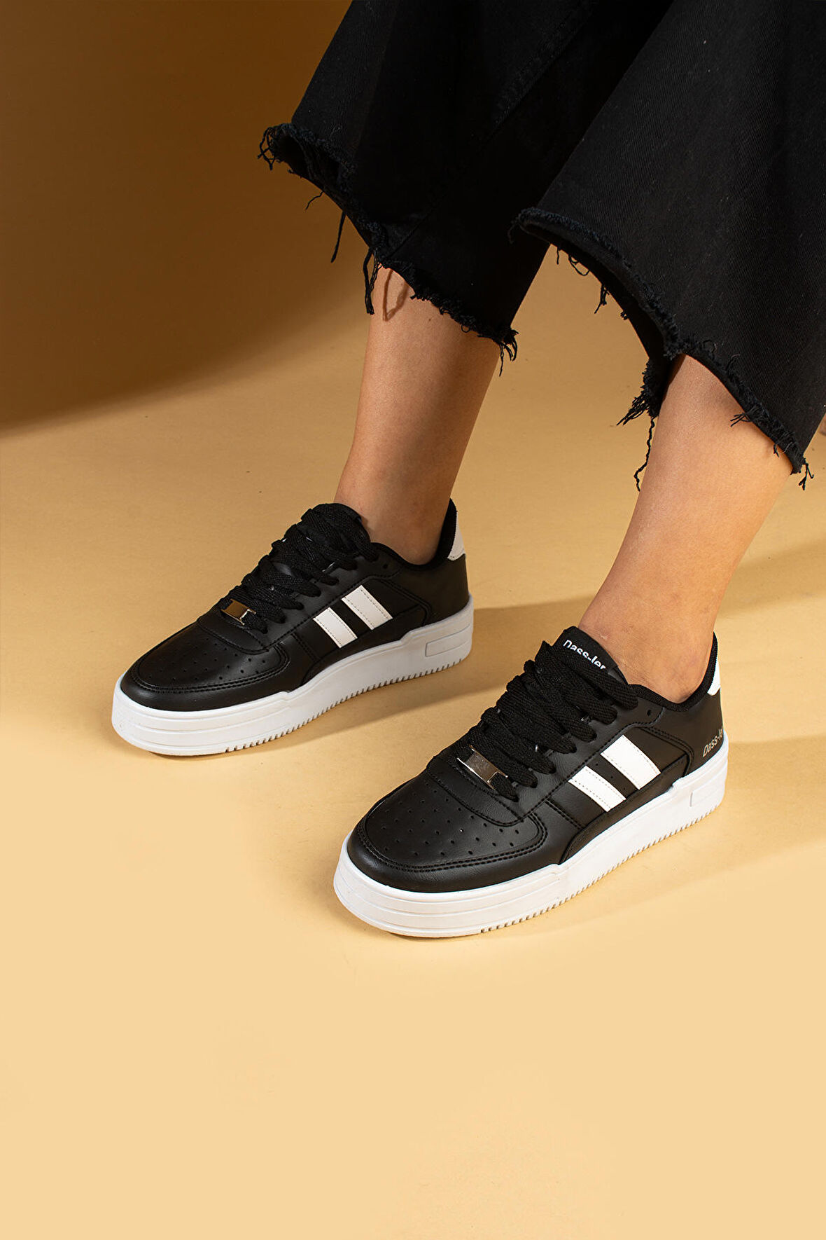 Pembe Potin Bağcıklı Comfort Taban Şeritli Kadın Sneaker 001-1005-24