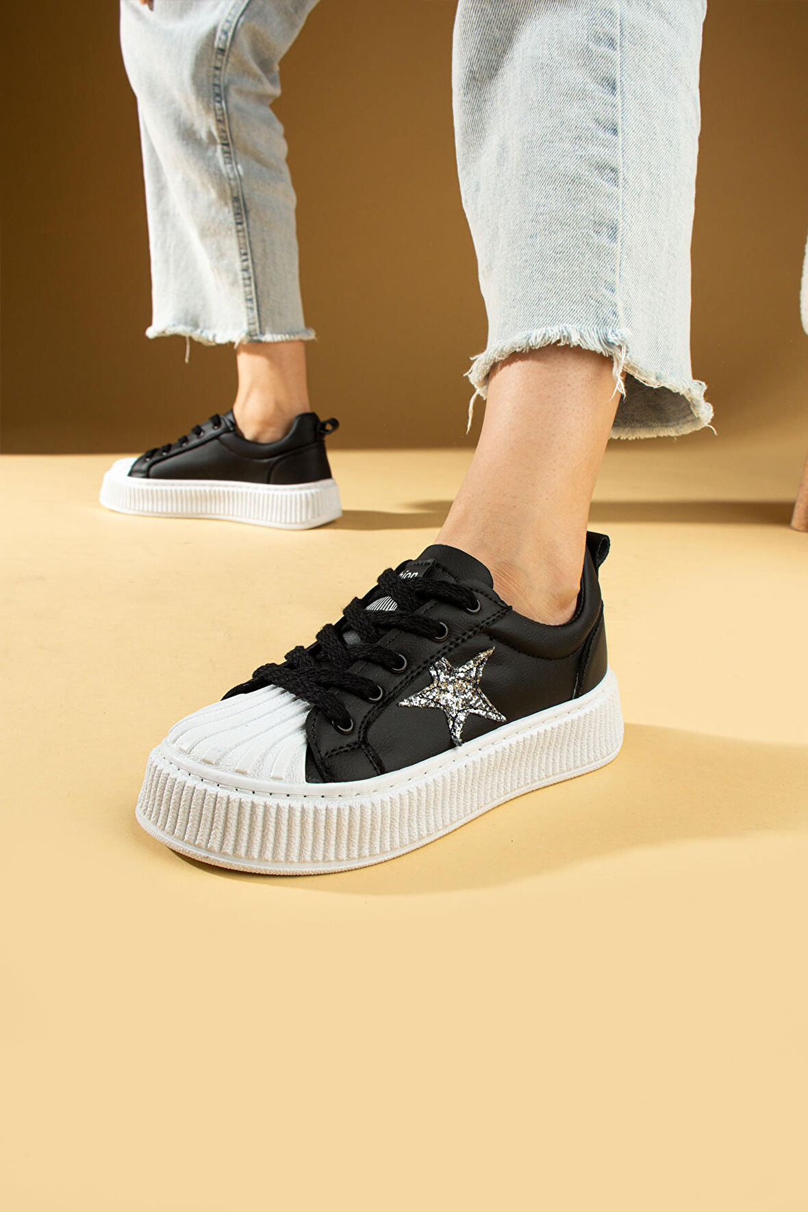 Pembe Potin Poli Anatomik Taban Yıldız Detay Bağcıklı Kadın Sneaker 59-650-24SBeyaz