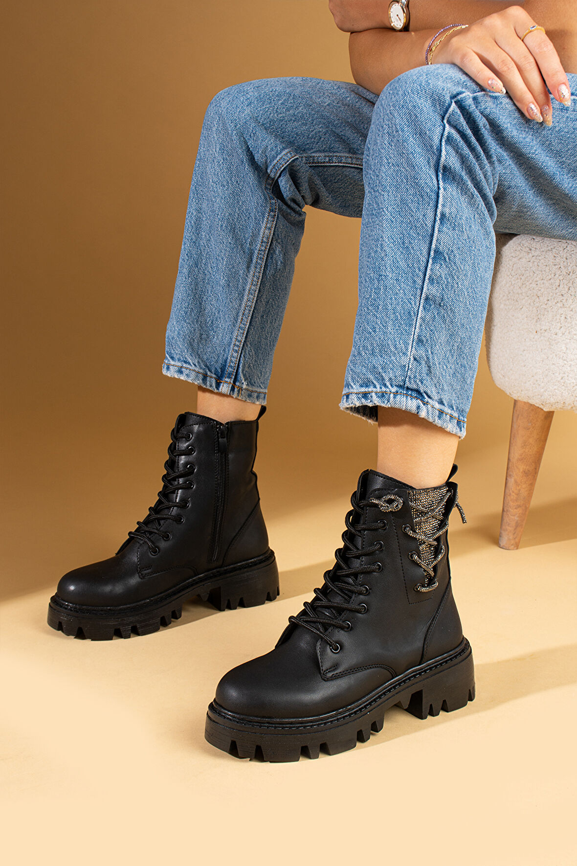 Pembe Potin Taş Detaylı Rahat Kalıp Kaymaz Taban Sıcak Astar Fermuarlı Kadın Postal Bot 57-411-24