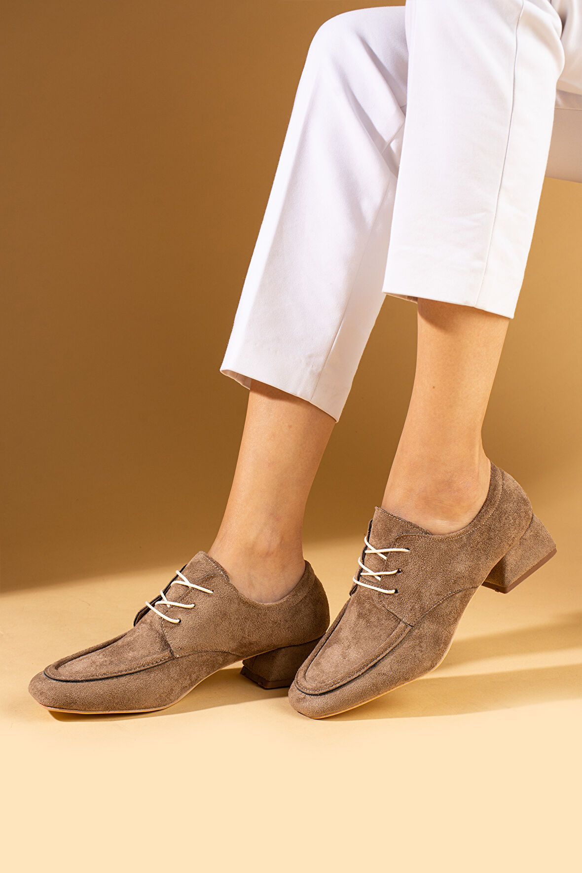 Pembe Potin Bağcıklı Küt Burun Kalın Topuklu Kadın Ayakkabı 53-1500-24Süet