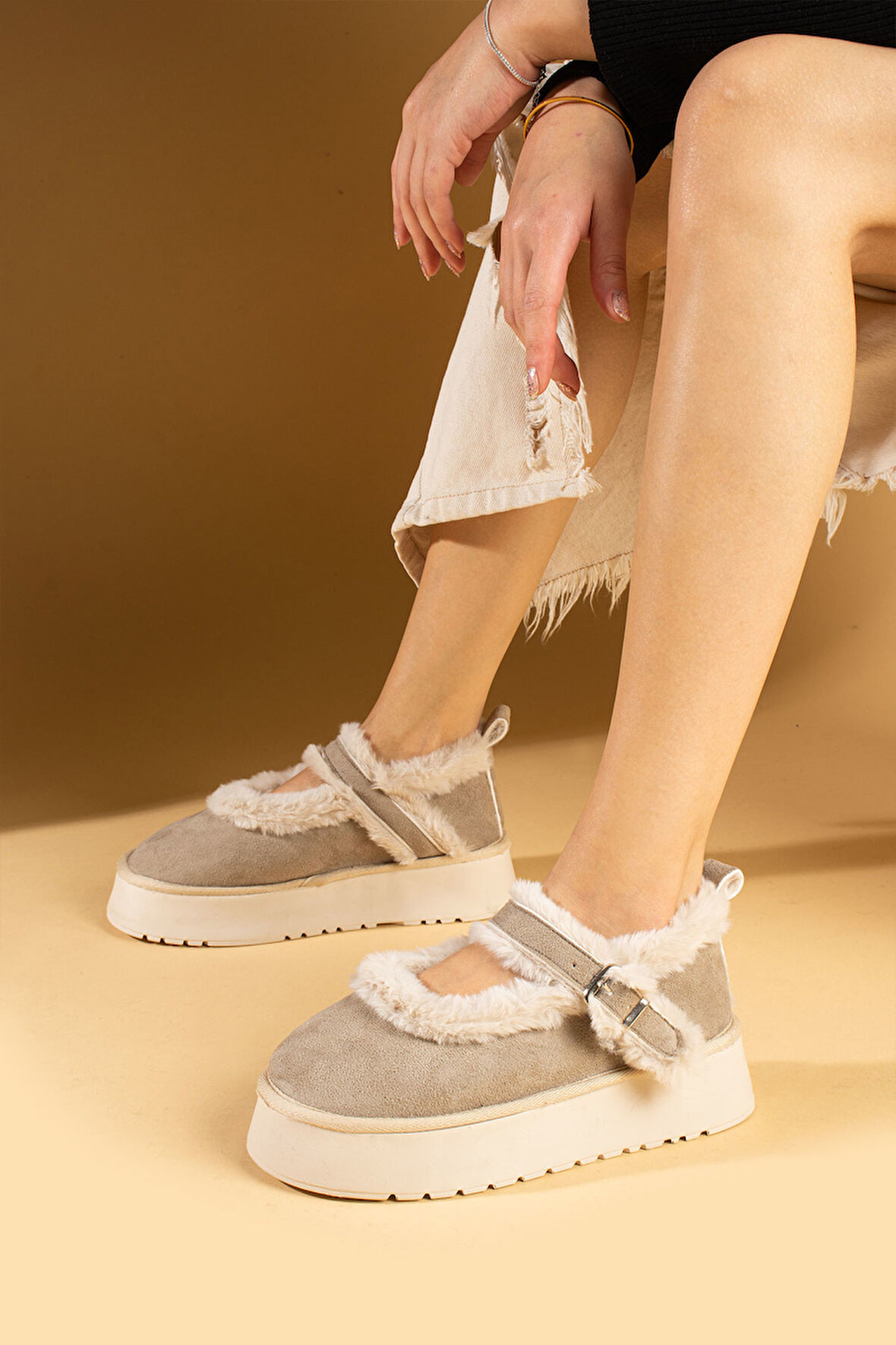 Pembe Potin Kalın Taban Tüy Detaylı Tokalı Kadın Babet 53-0130-24