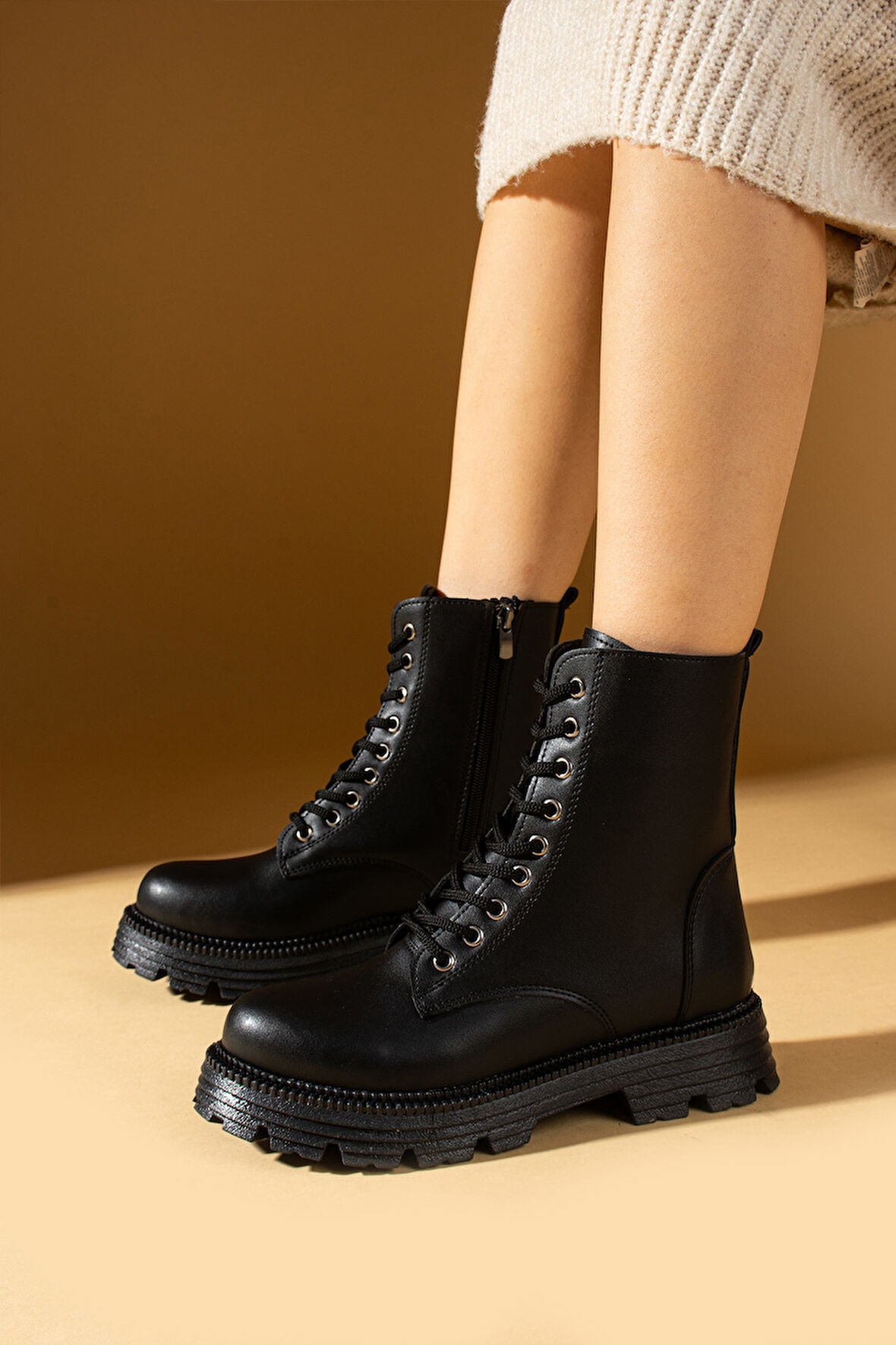 Pembe Potin Soğuk Geçirmez Kaymaz Taban Fermuarlı & Bağcıklı Postal Kadın Bot 71-8020-24