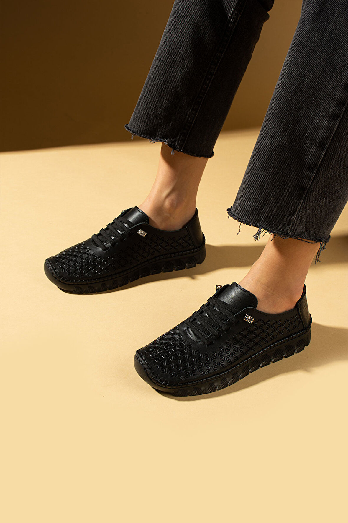 Pembe Potin Hakiki Deri Lazer Kesim Hafif Comfort Taban Lastikli Kadın Spor Ayakkabı 59-690-25