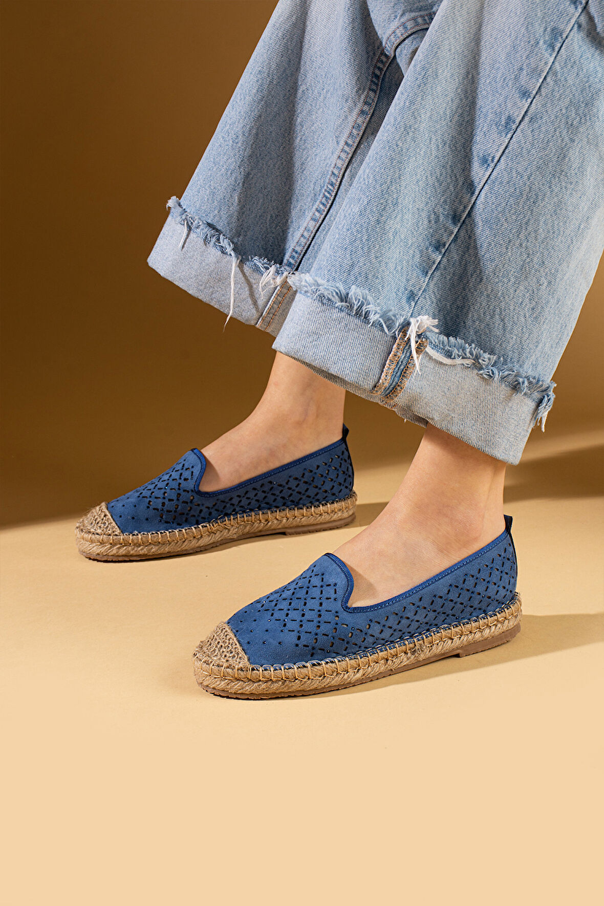 Pembe Potin Lazer Kesim Rahat Hasır Taban Dilli Kadın Babet 68-1024-25Süet