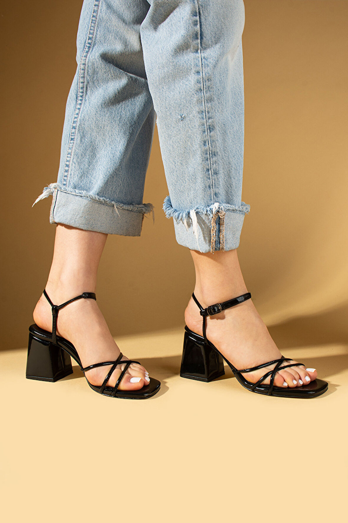 Pembe Potin İnce Bantlı Tokalı Kare Topuklu Kadın Ayakkabı 001-1060-25Rugan