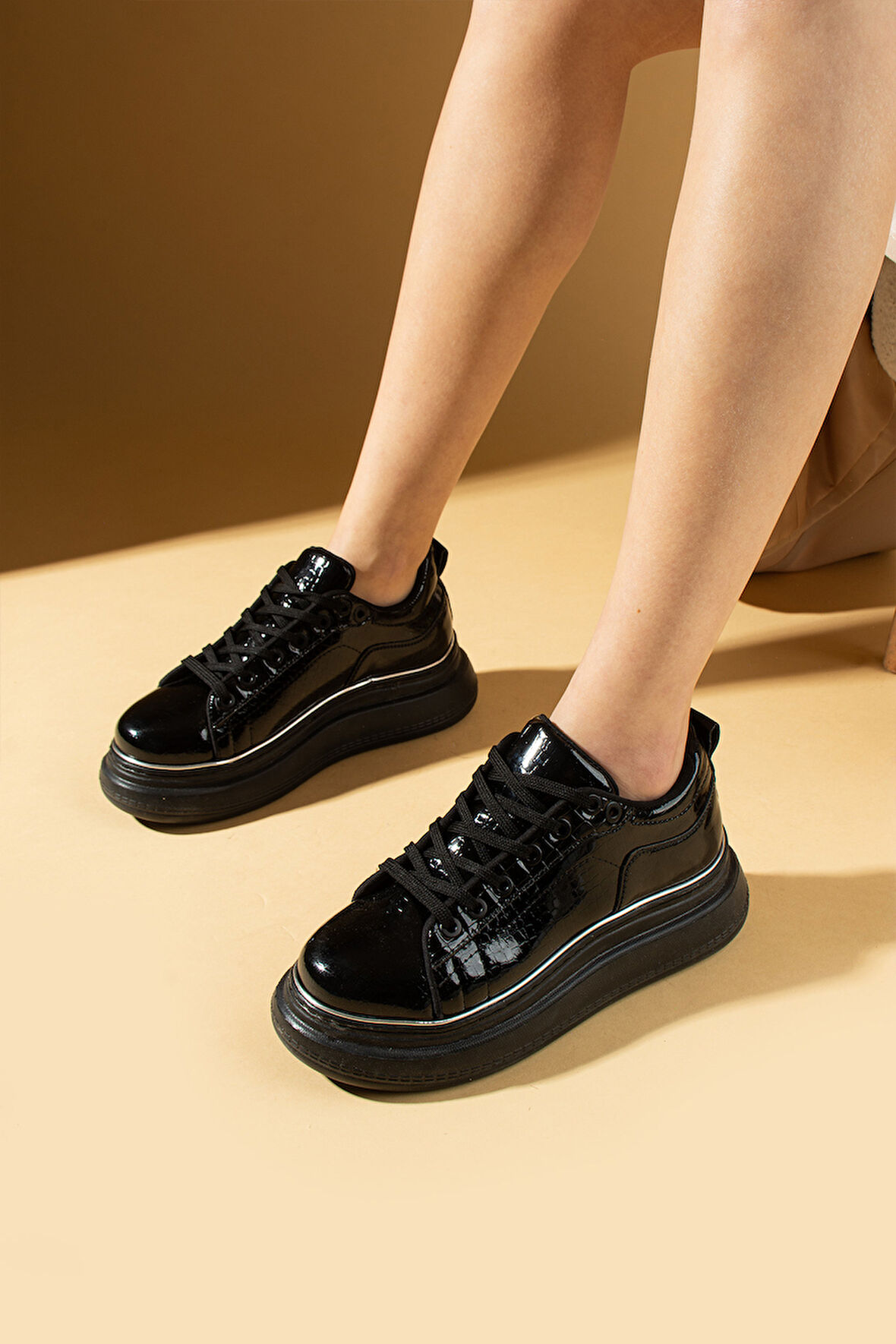 Pembe Potin Yüksek Taban Bağcıklı Kroko Desenli Comfort Kadın Sneakers 36-1050-25