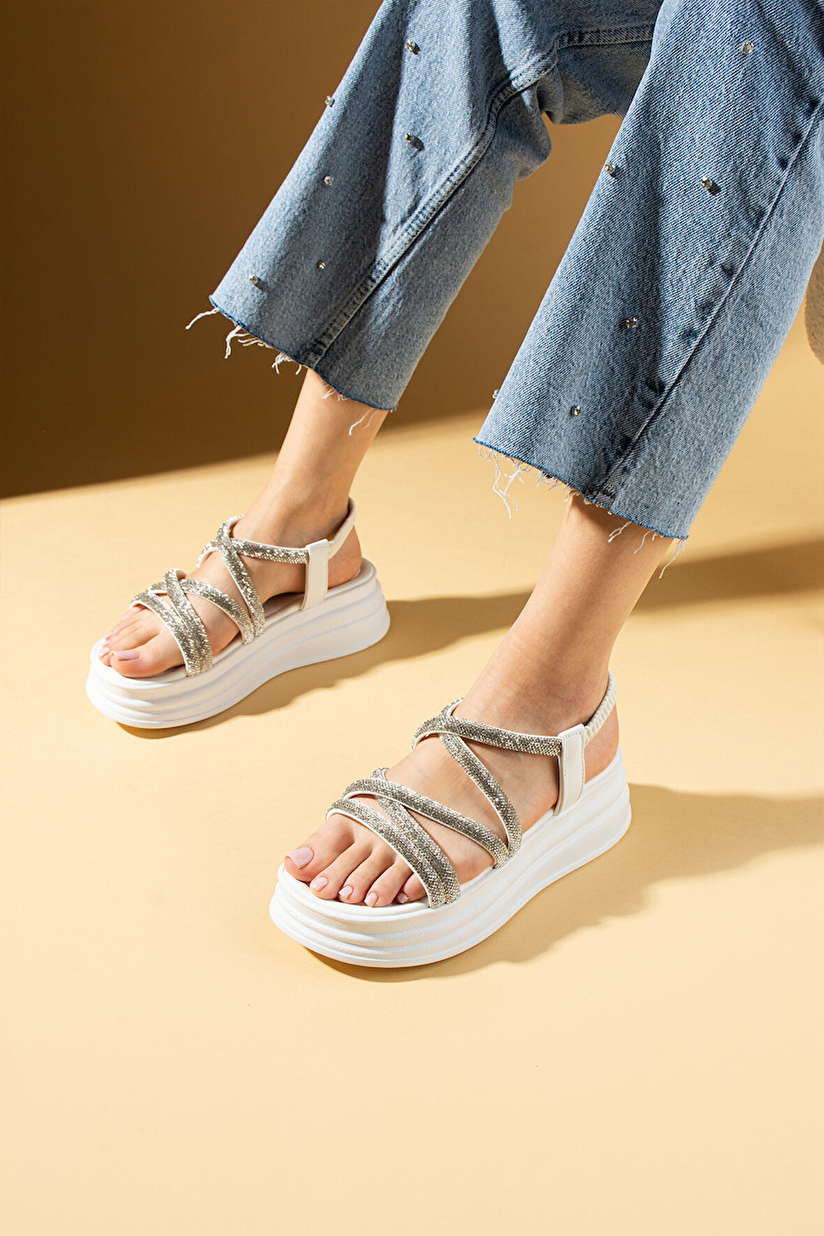 Pembe Potin Taş Detaylı Yüksek Taban Çok Bantlı Lastikli Kadın Sandalet 018-312-24Taşlı