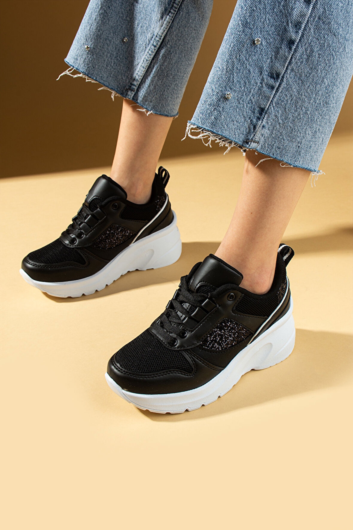 Pembe Potin Kalın Taban Bağcıklı Fileli Taş Detaylı Kadın Sneakers 89-044-25Byaz