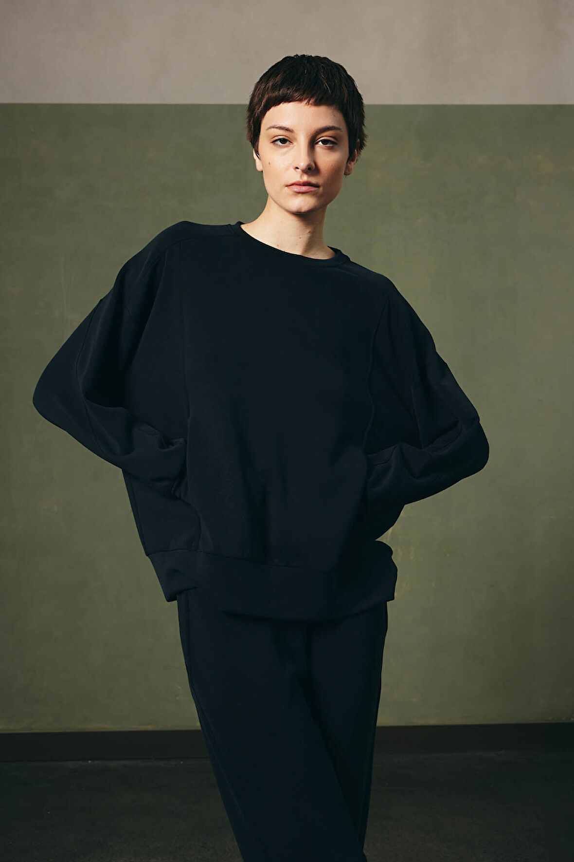 Kadın Soft Touch Uzun Kollu Kesik Detaylı Sweatshirt