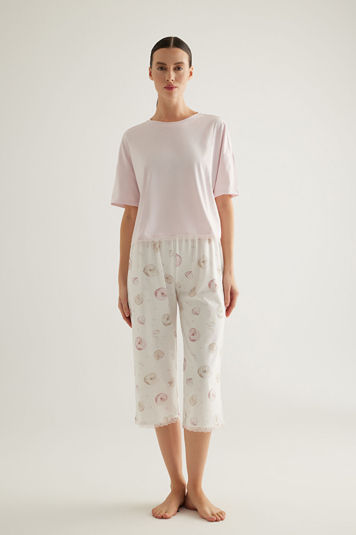 Kadın Pamuklu Kısa Kollu Kapri Pijama Takımı